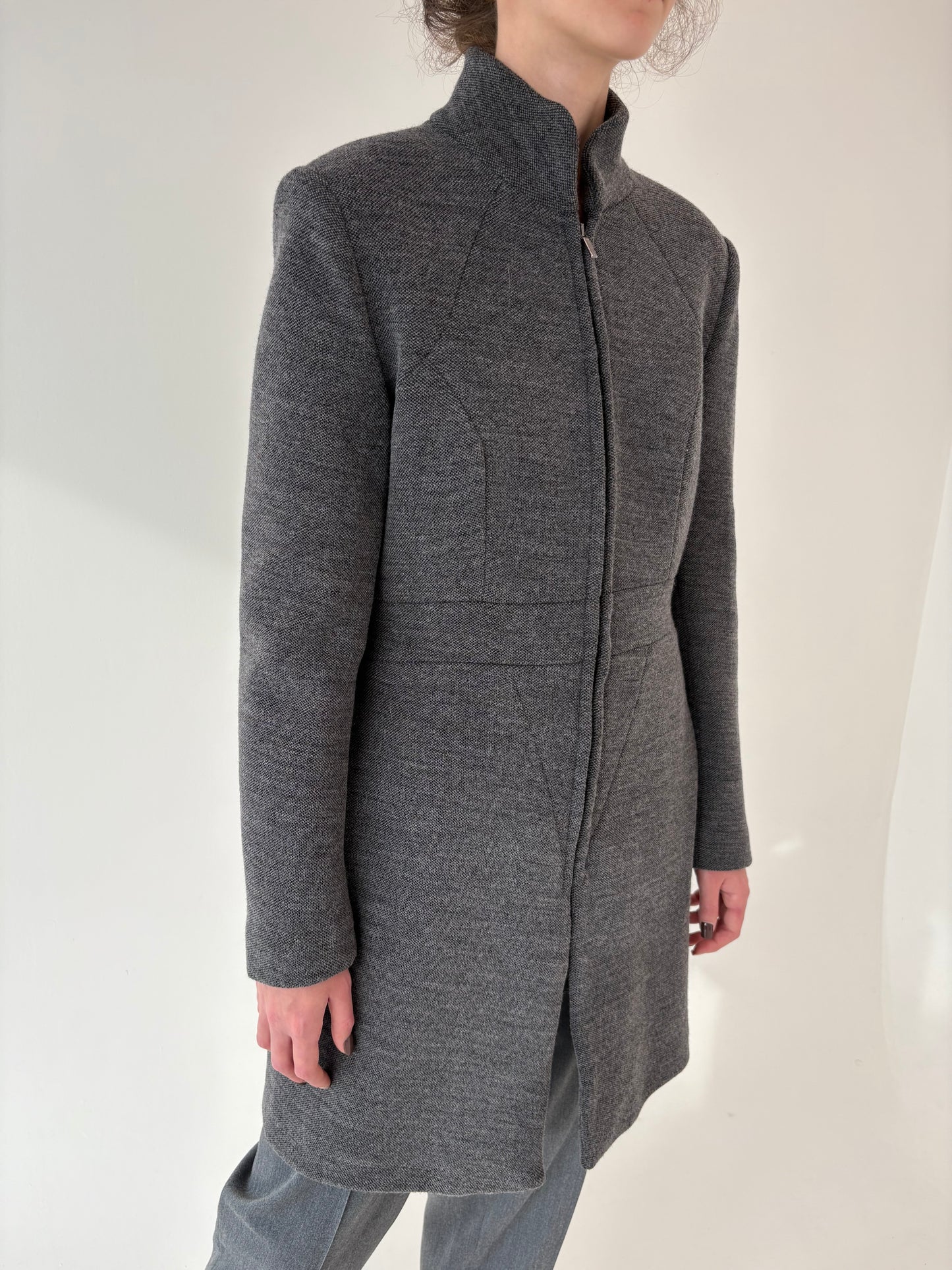 Palton in croi ușor cambrat italian cu influențe smart casual din lana extrafina