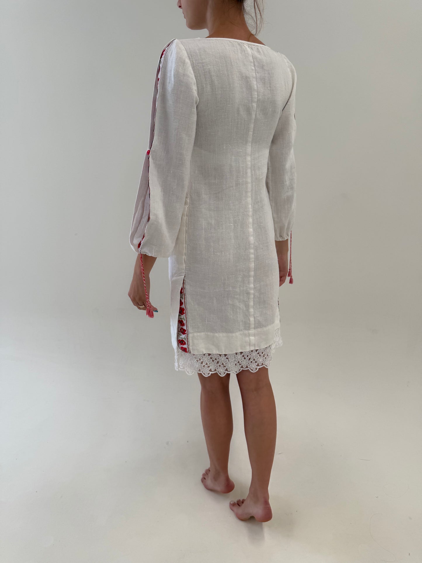 Rochie excepțională tip tunica cu broderie și dantelă macrame în croi chic