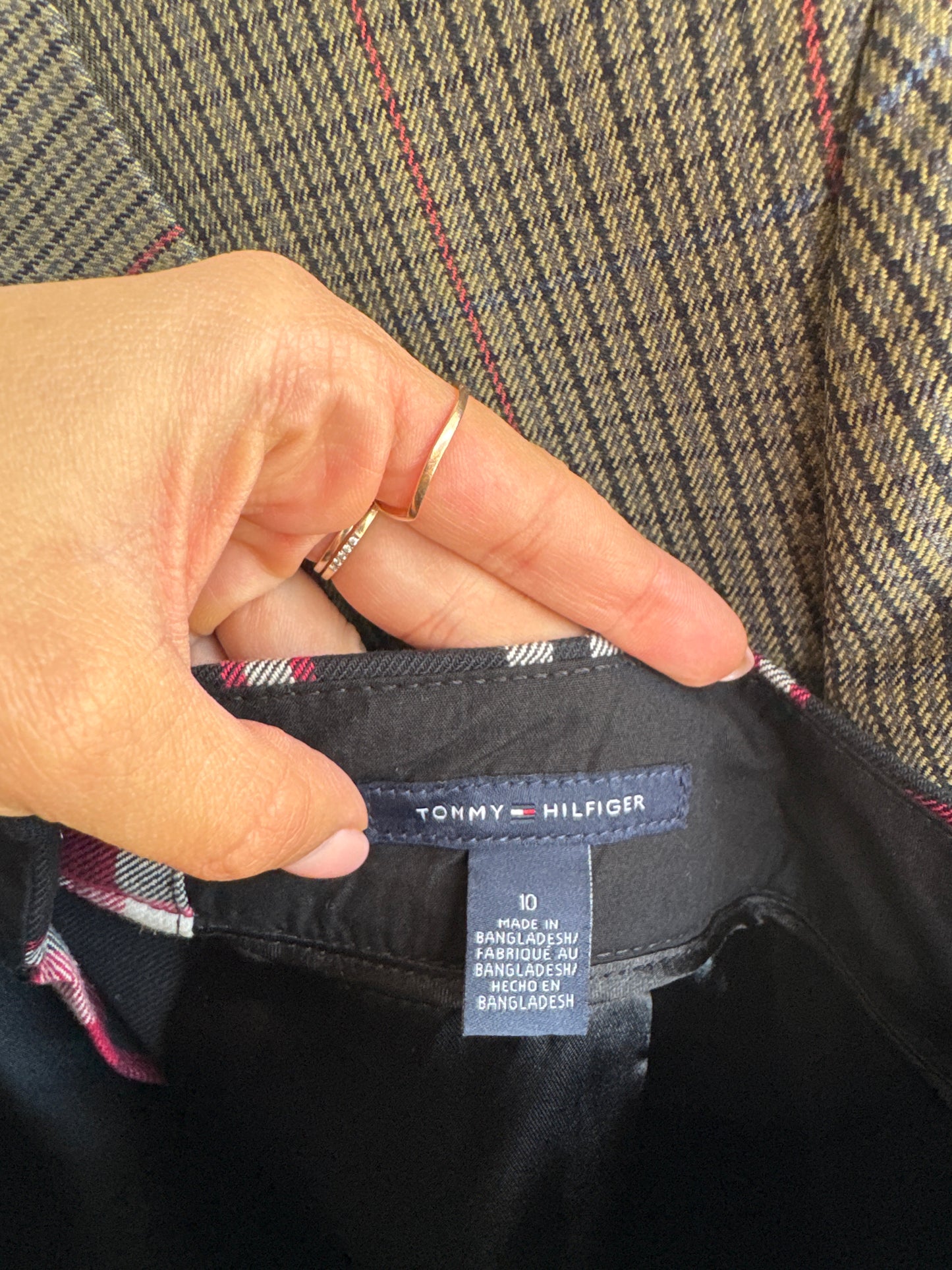 Fustă Tommy Hilfiger în carouri cu buzunare din stofita