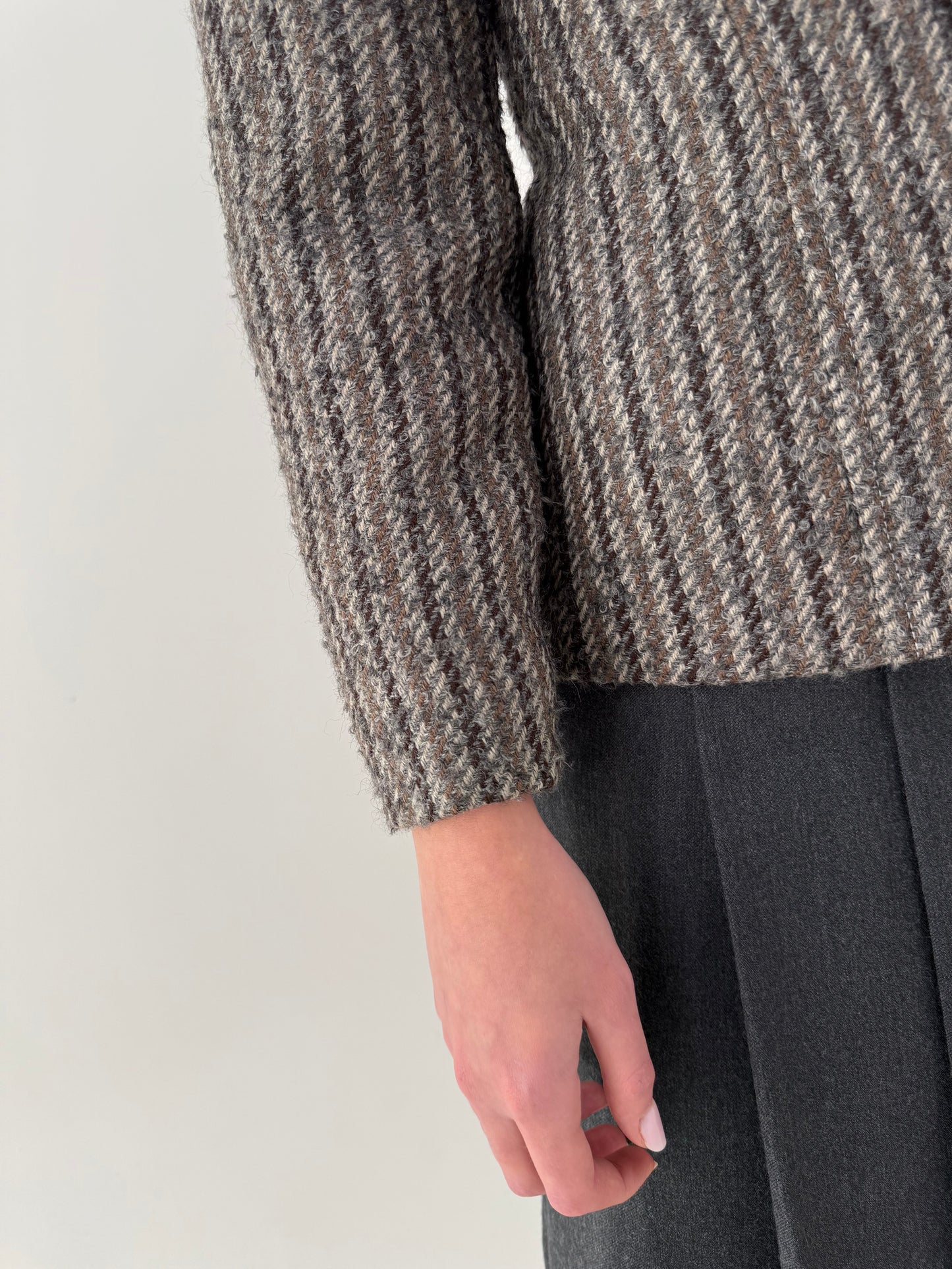 Sacou vintage cambrat din boucle gros de lana în nuanțe neutre