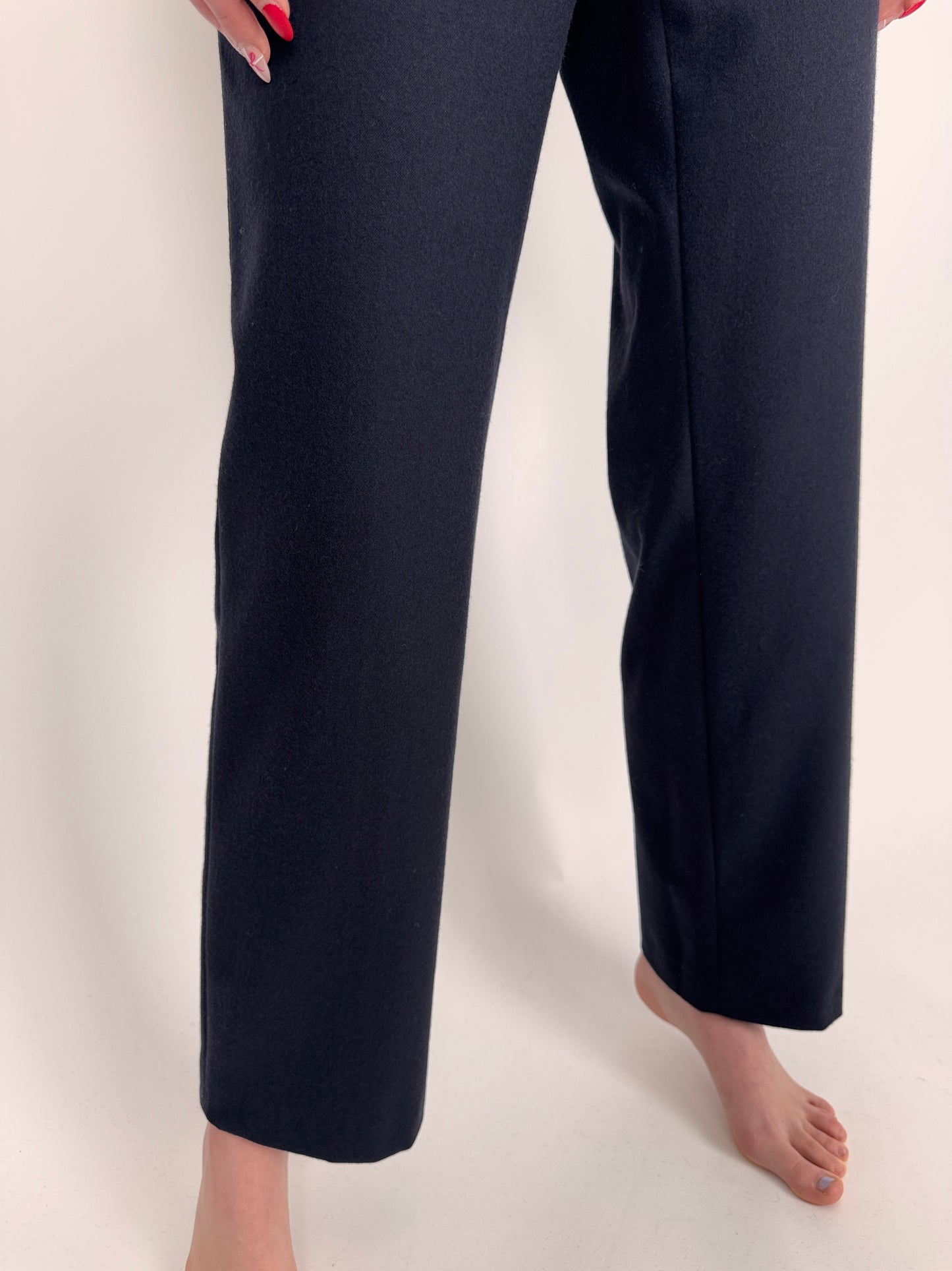 Pantalonii tall confort din stofă de lana extrafina cu un touch de elastan