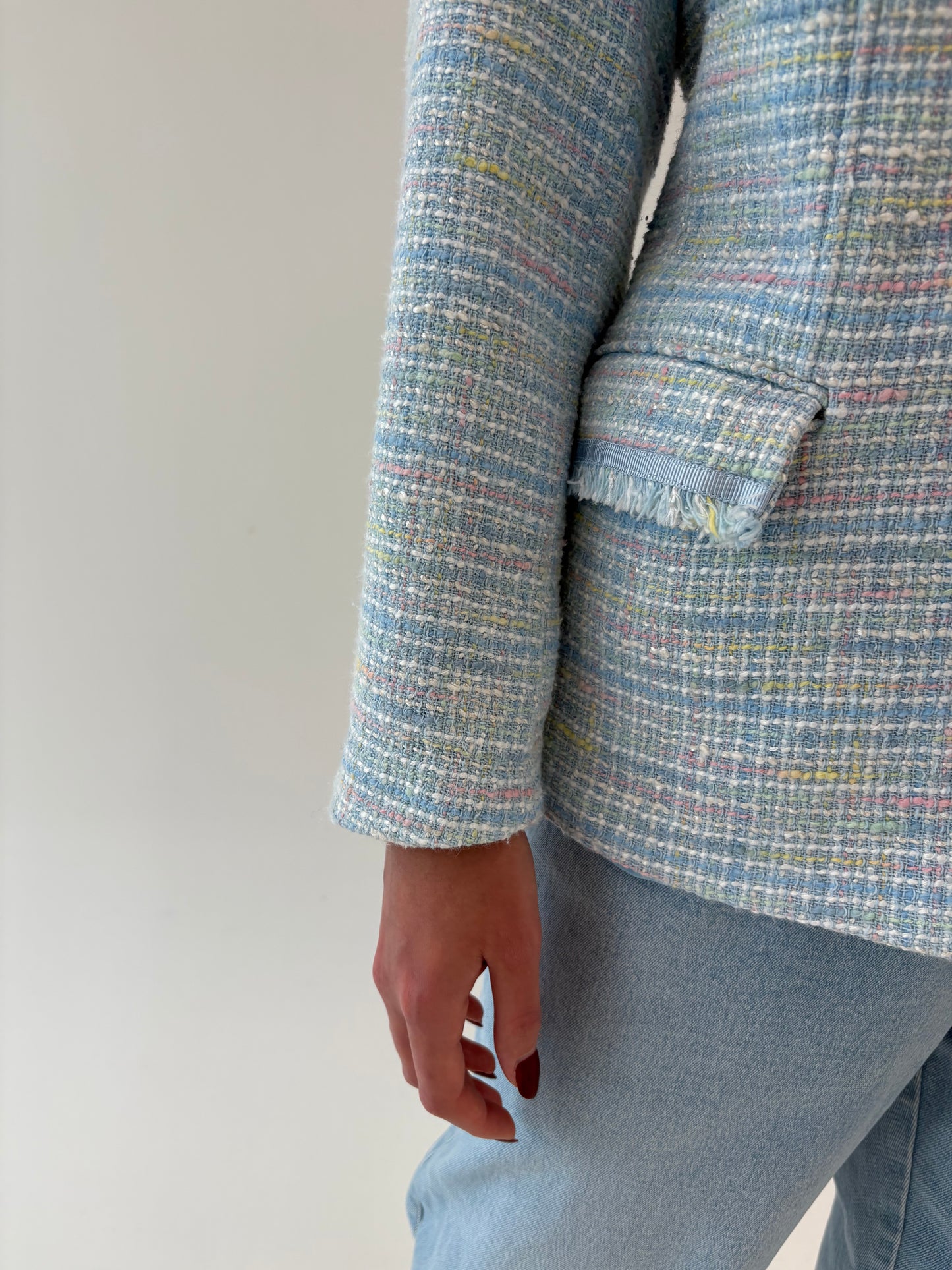 Sacou baby blue in stil Chanel din tweed în culori pudrate