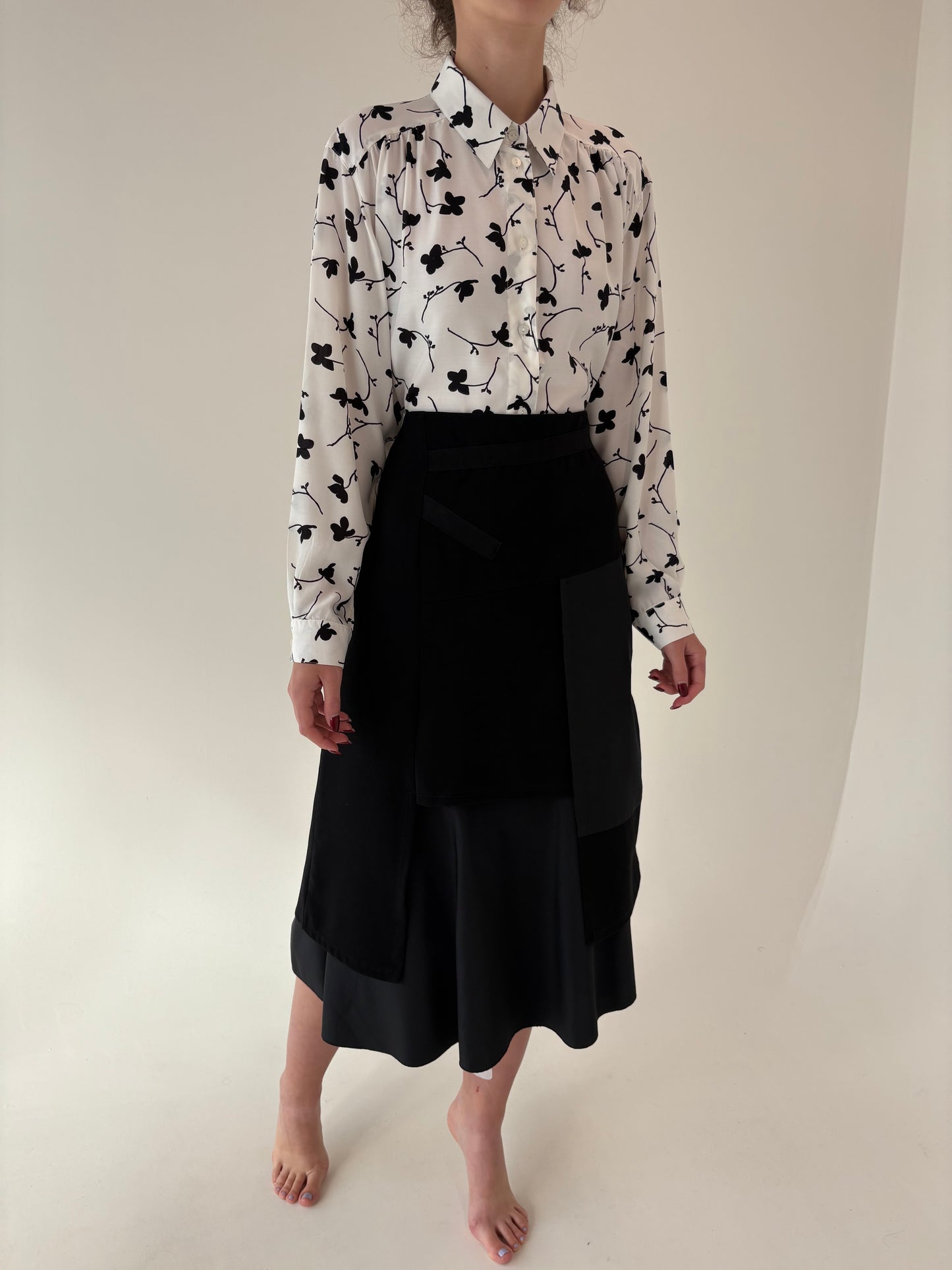 Fustă neagră cu talie înaltă în croi modern elaborat patchwork