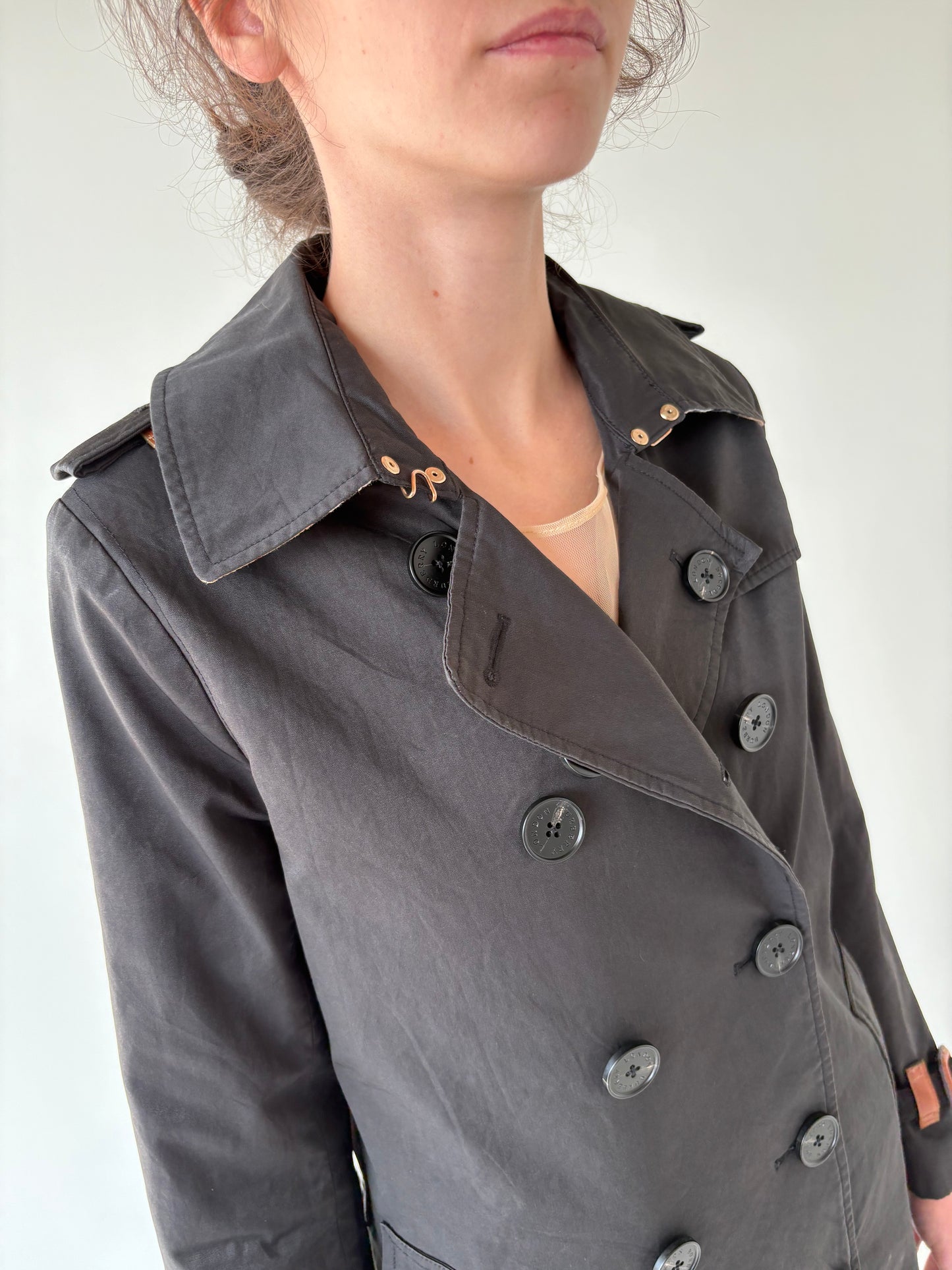 Trench negru Burberry impermeabil cu aplicații din piele naturală