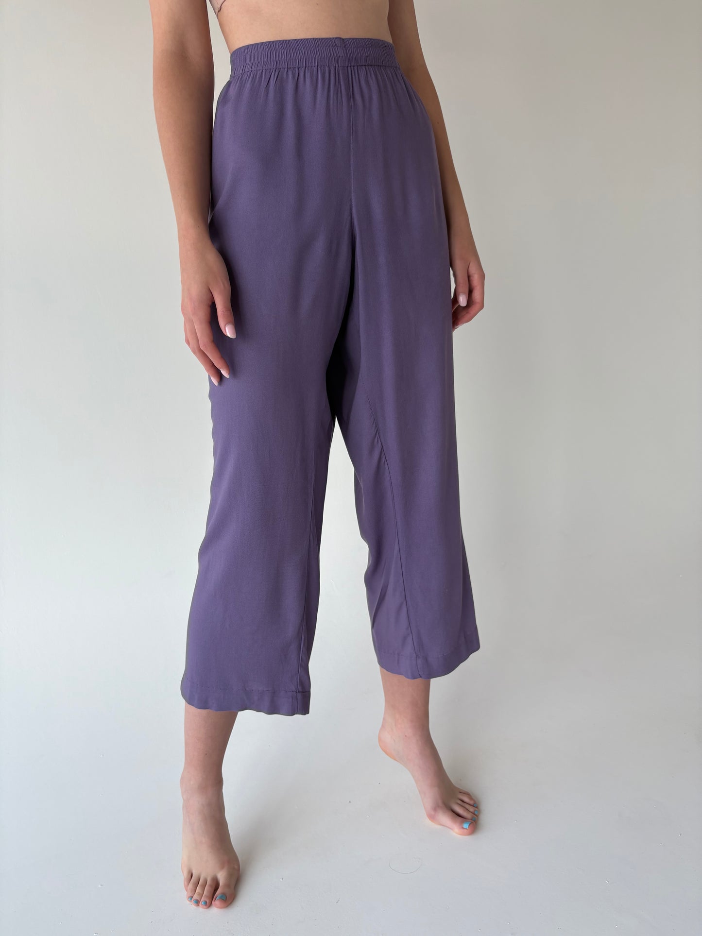 Pantaloni dark lavender super vaporosi cu talie generoasă