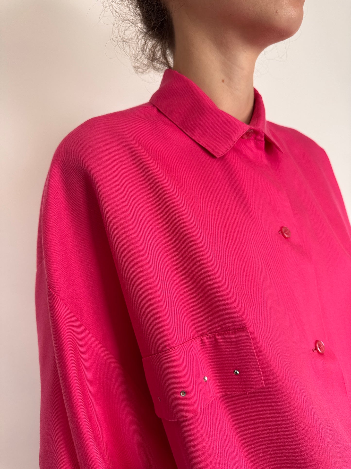 Rochie fucsia bluzata cu talie reglabilă marcată