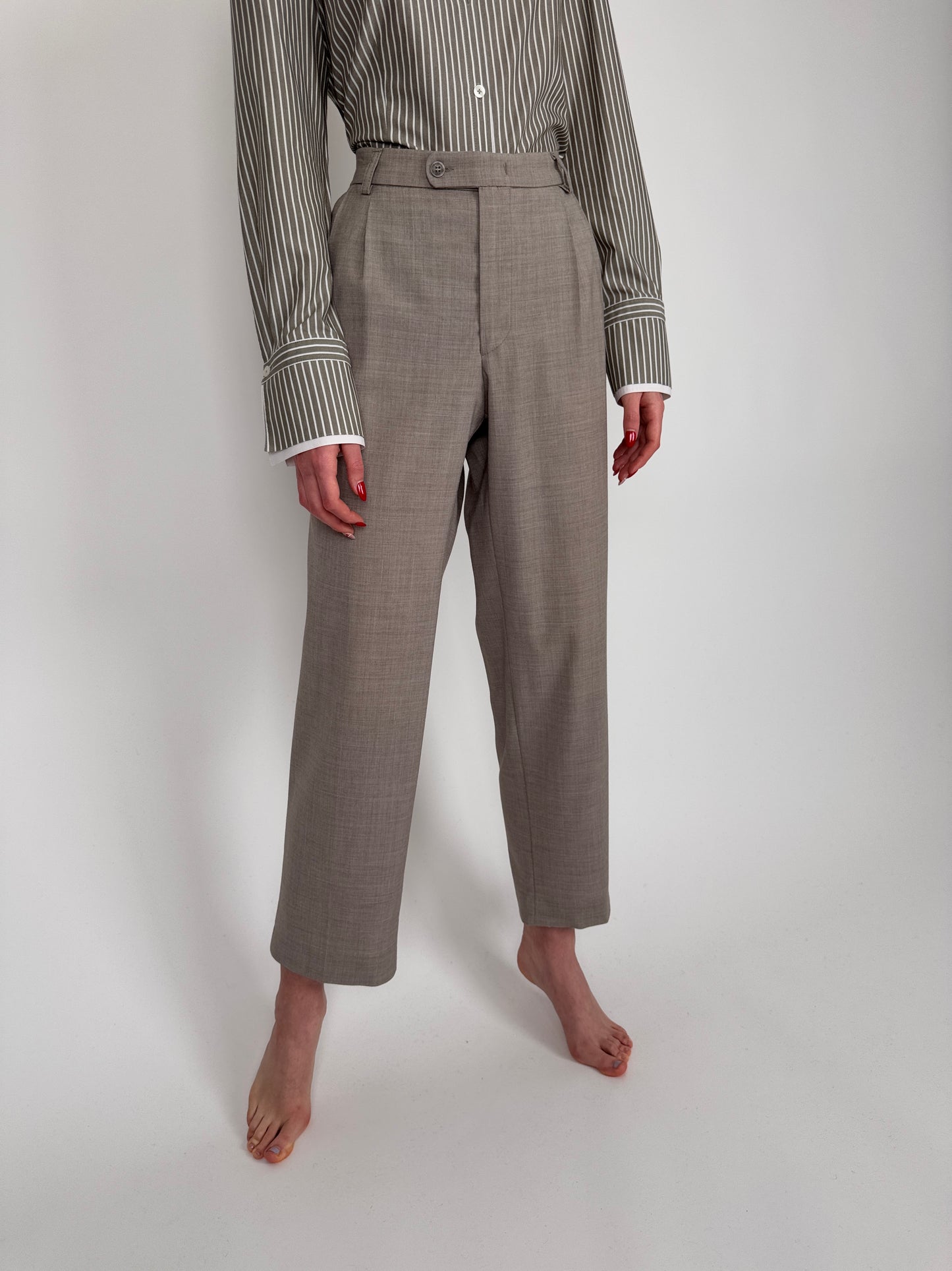 Pantaloni dark nude din lana extrafina cu pense
