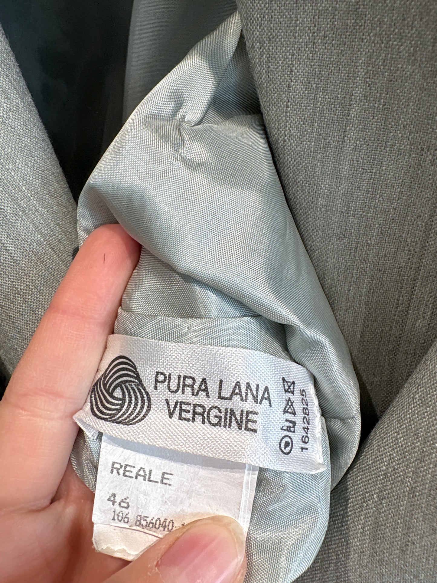 Sacou italian din lana extrafina pura certificată în croi ușor cambrat