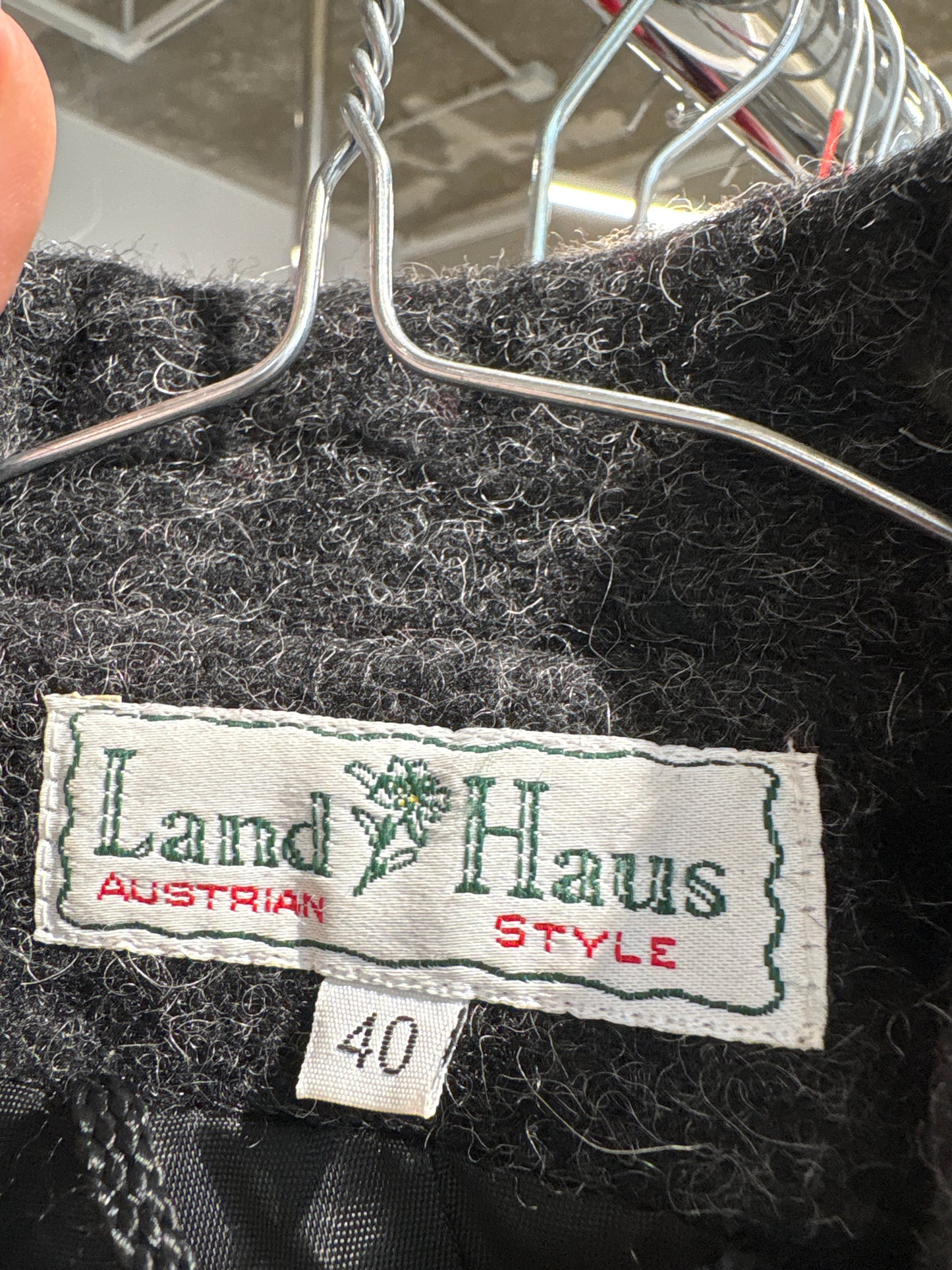 Palton din lana groasă charcoal gray în croi minimalist revenit în trend