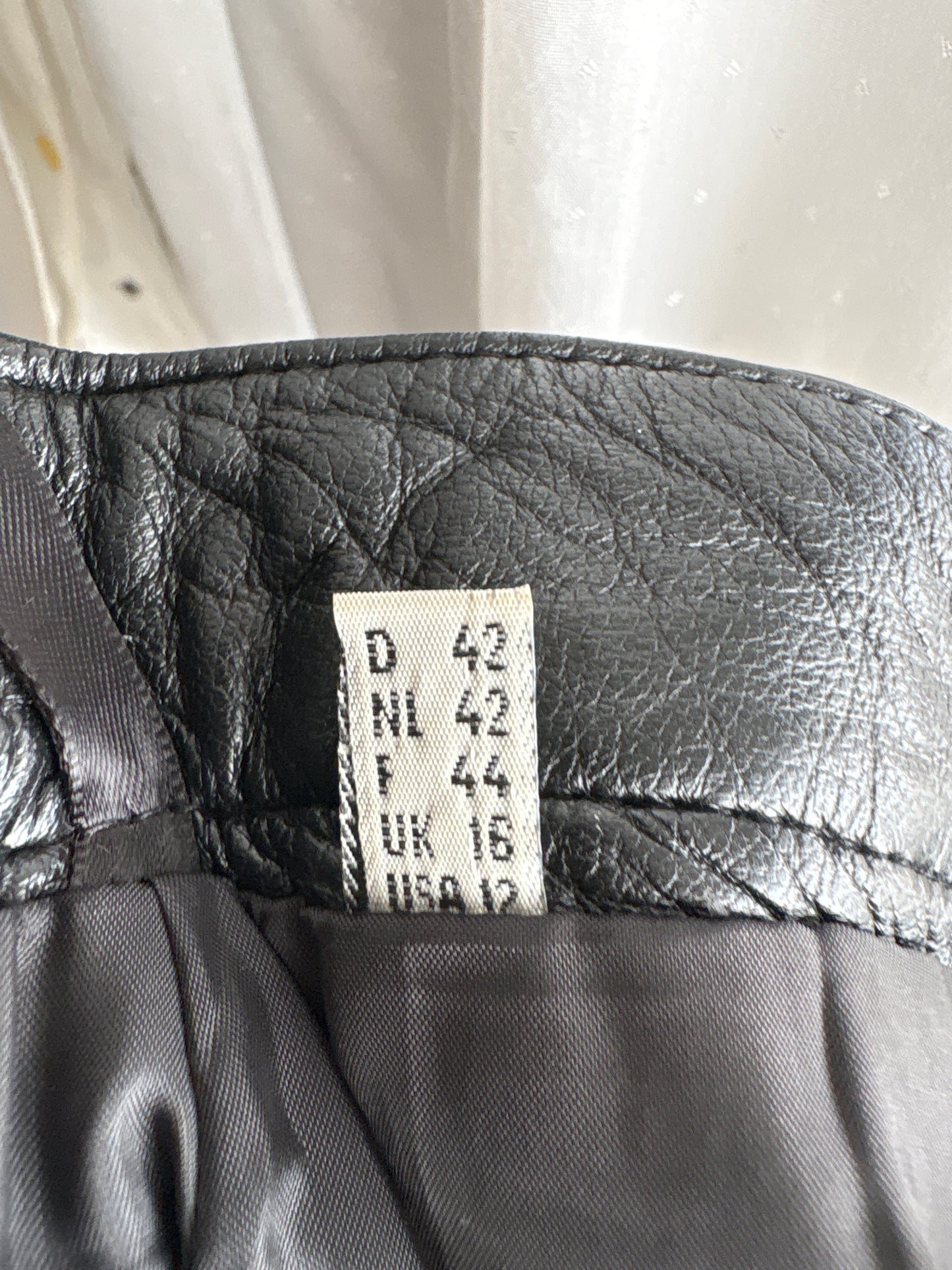 Pantaloni din piele naturală moale cu talie ultra înaltă