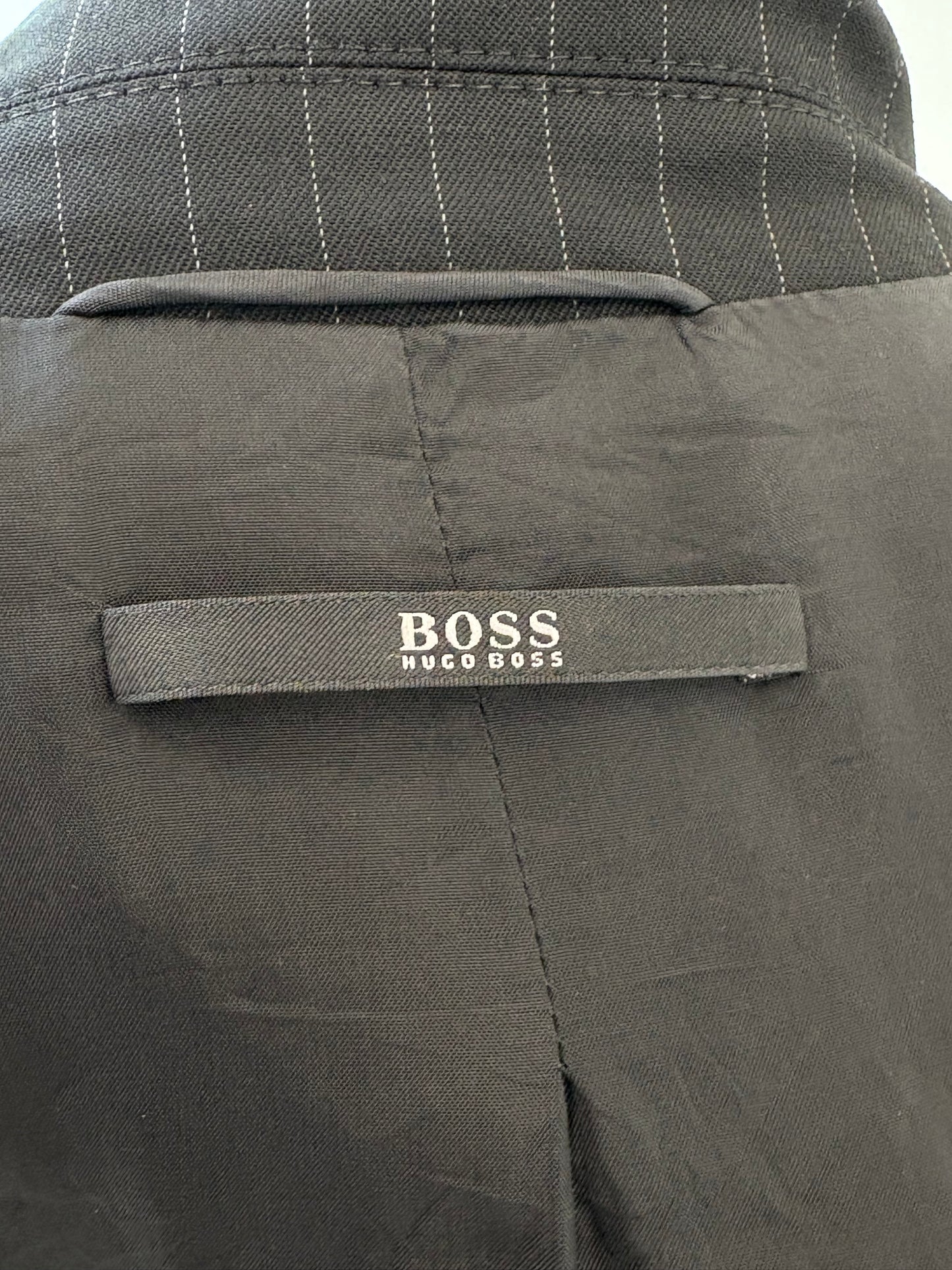 Sacou tall Hugo Boss din lana extrafina confort și dungi fine verticale