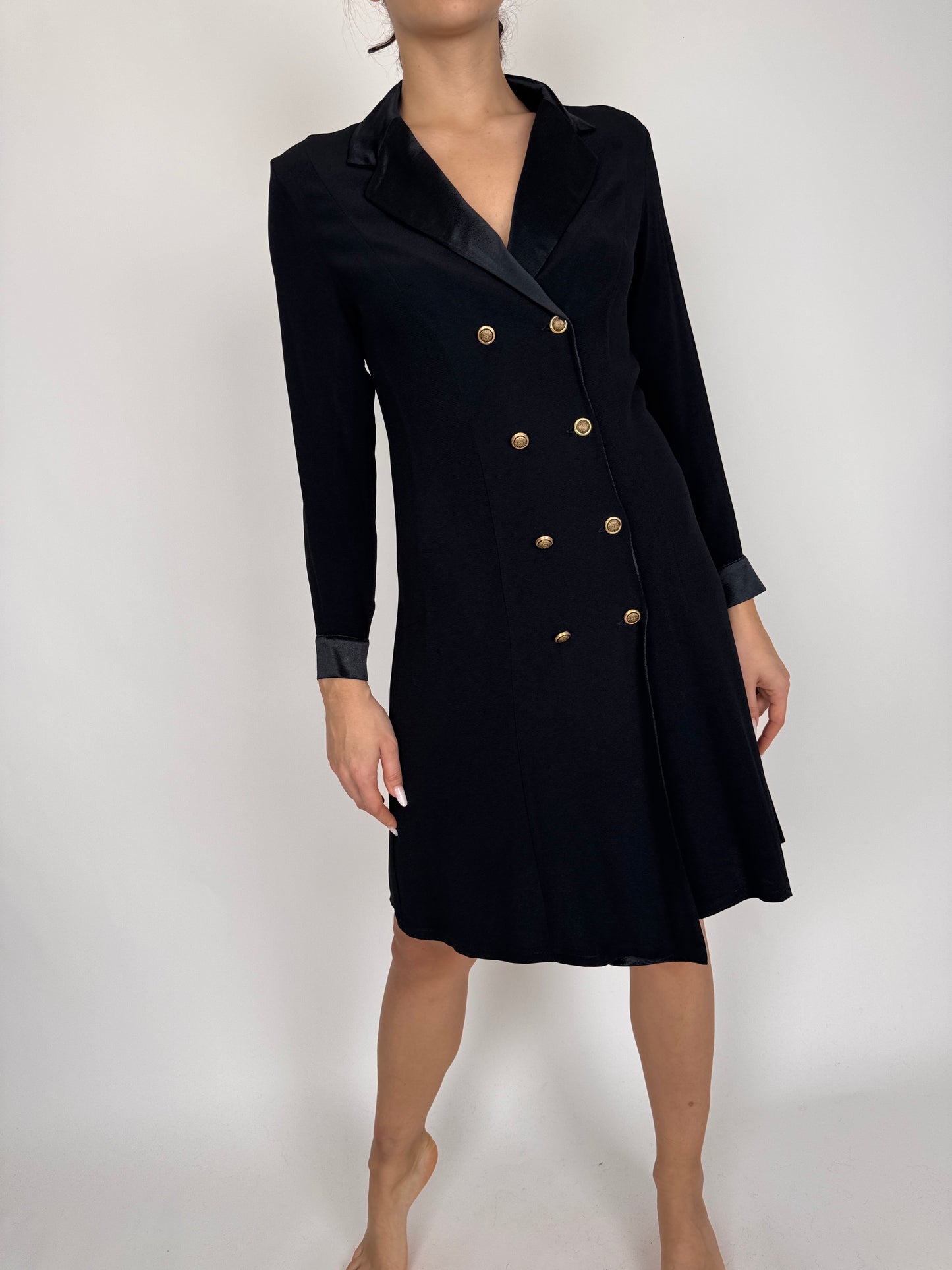 LBD vintage tip sacou cu închidere dublă și guler satinat