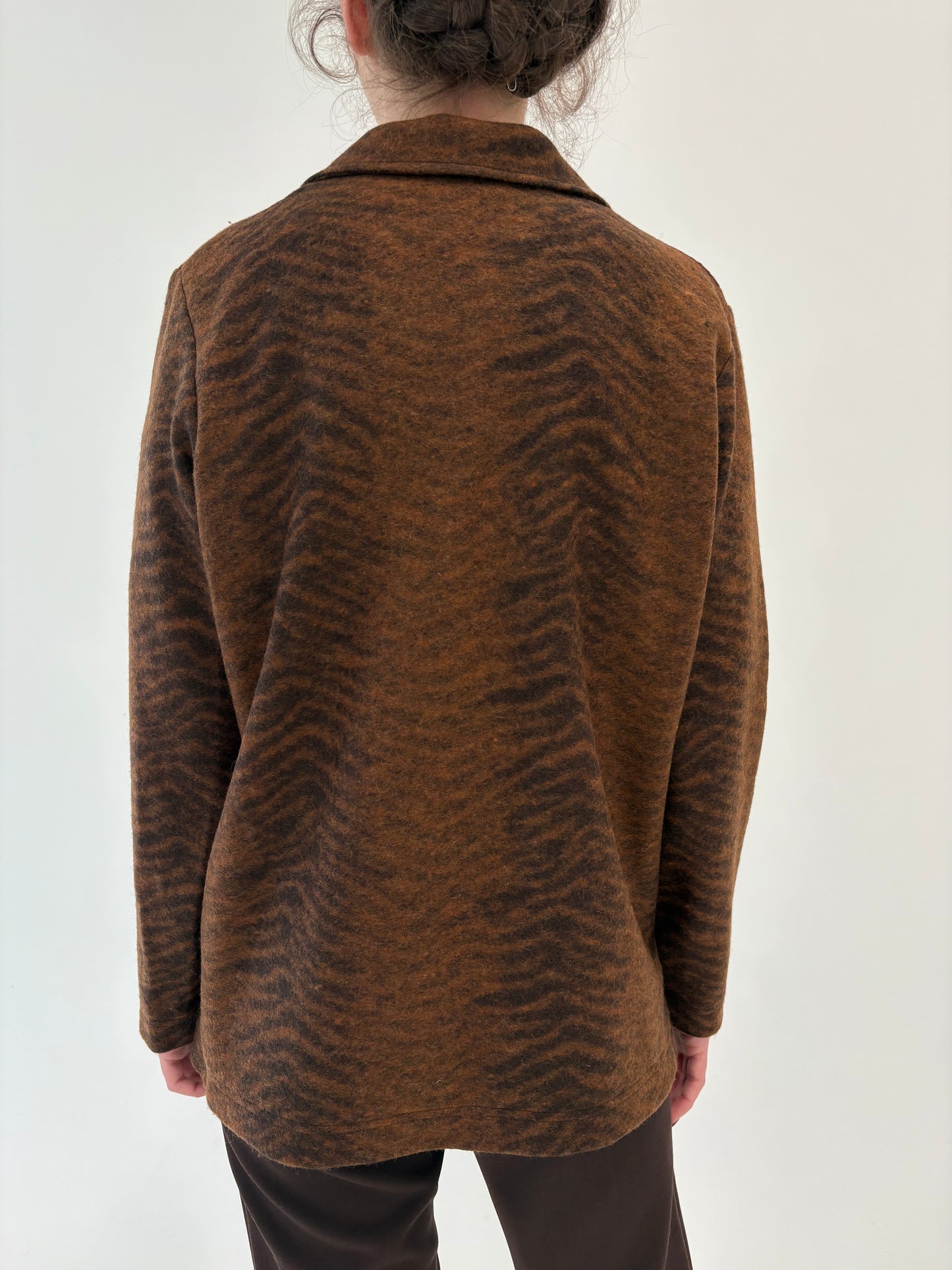 Sacou animal print stilizat din lana plină extrafina