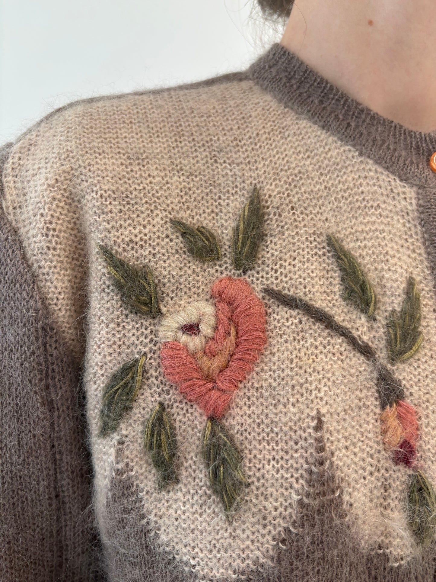 Jacheta căptușită din tricot de baby mohair brodată manual