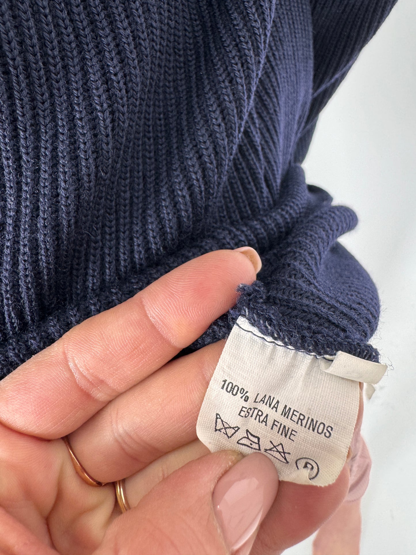 Cardigan lung italian din lana merino extrafina cu nasturi metalici aurii