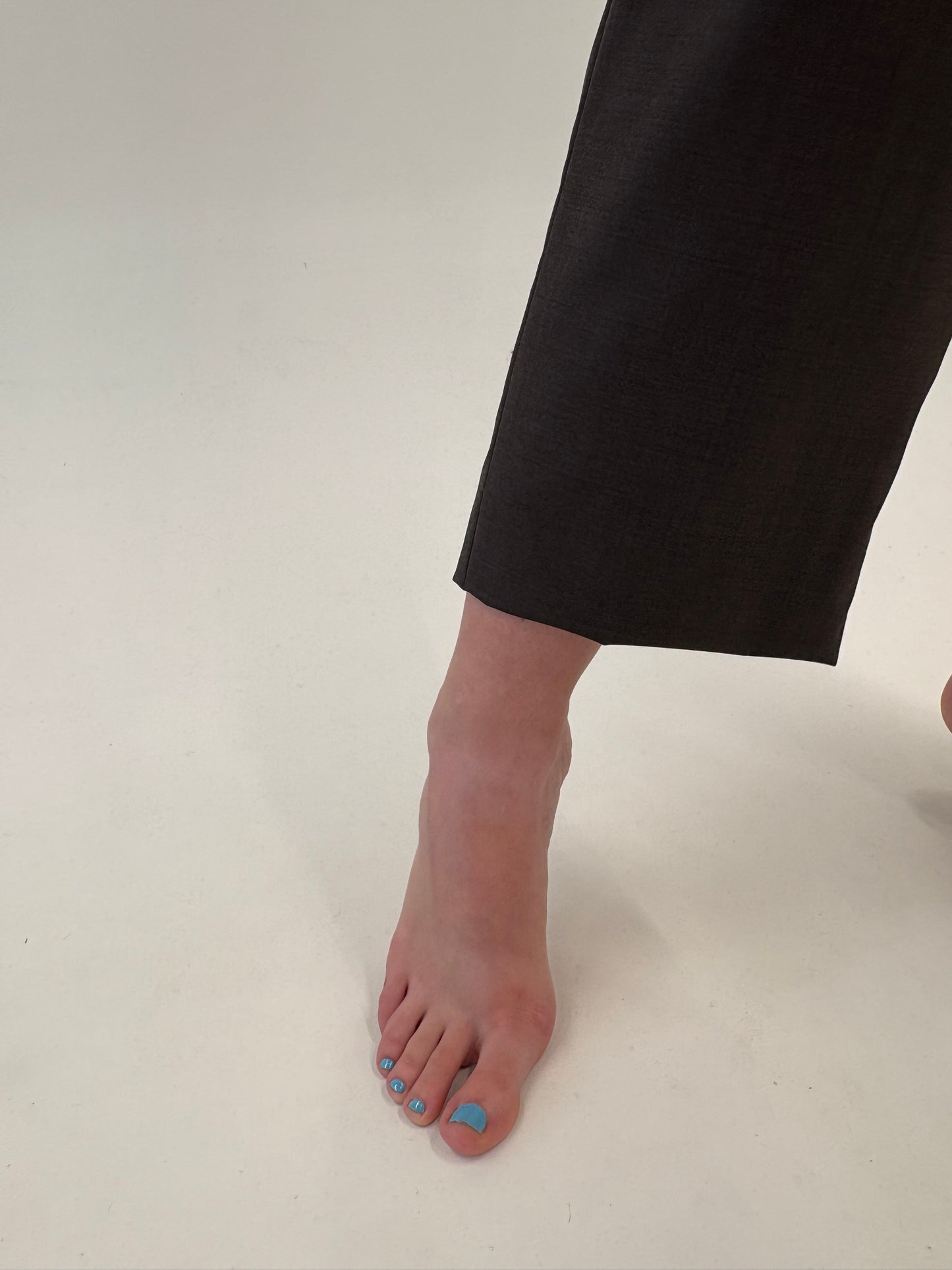 Pantaloni chocolate brown din stofă excepțională de lana extrafina