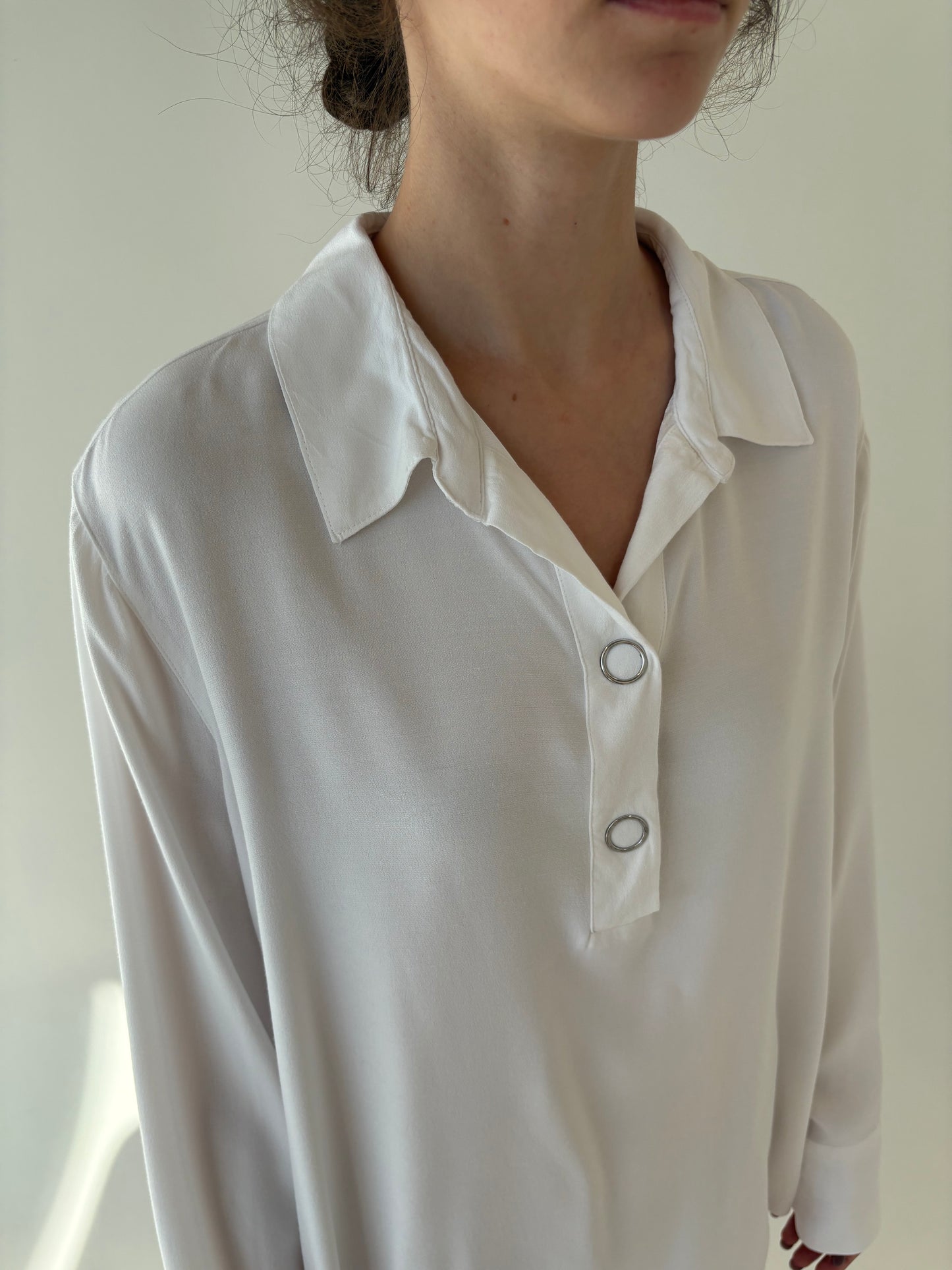 Cămașa premium minimalistă în croi modern