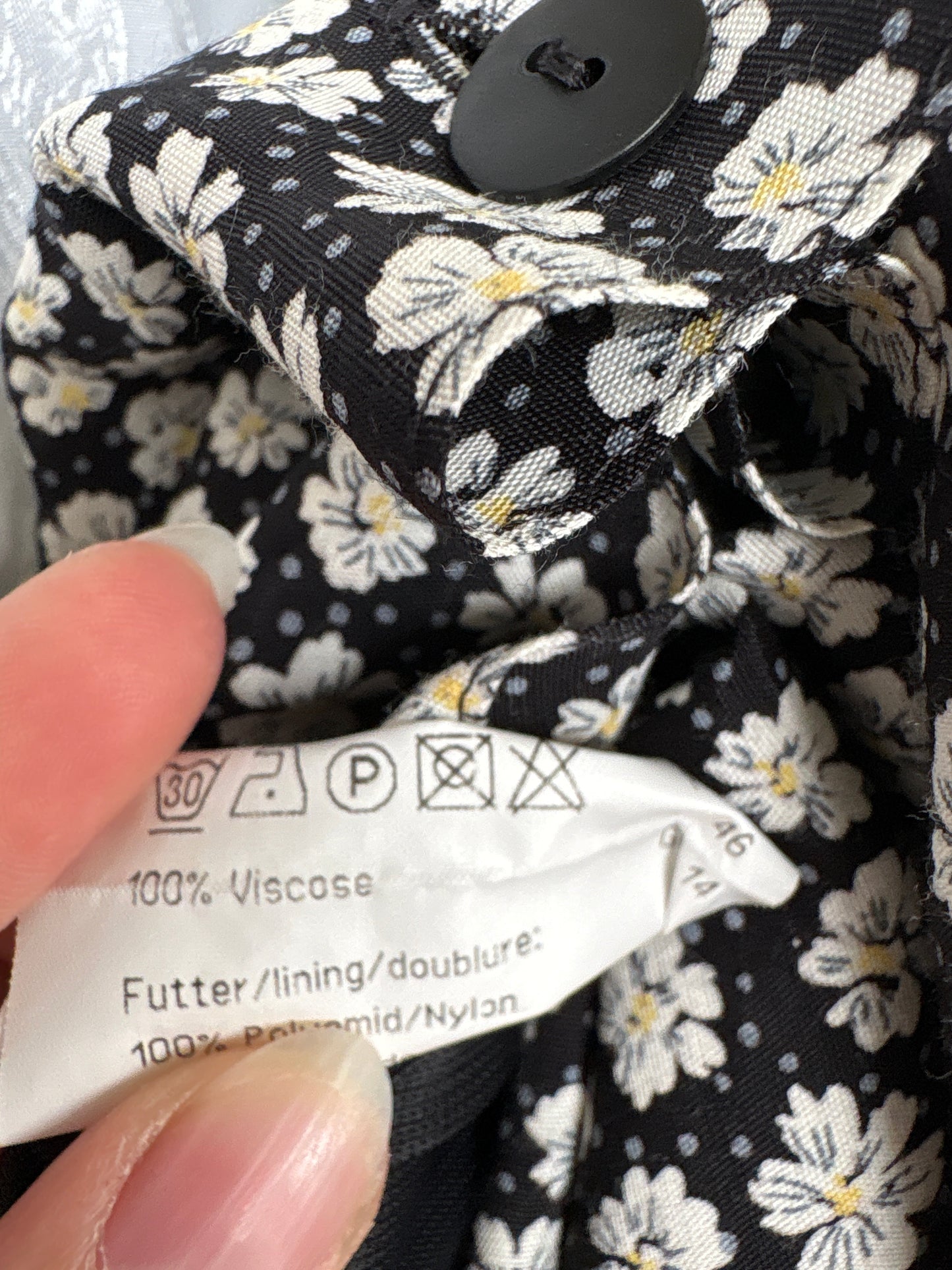 Fustă vintage neagră cu print floral delicat cu margarete