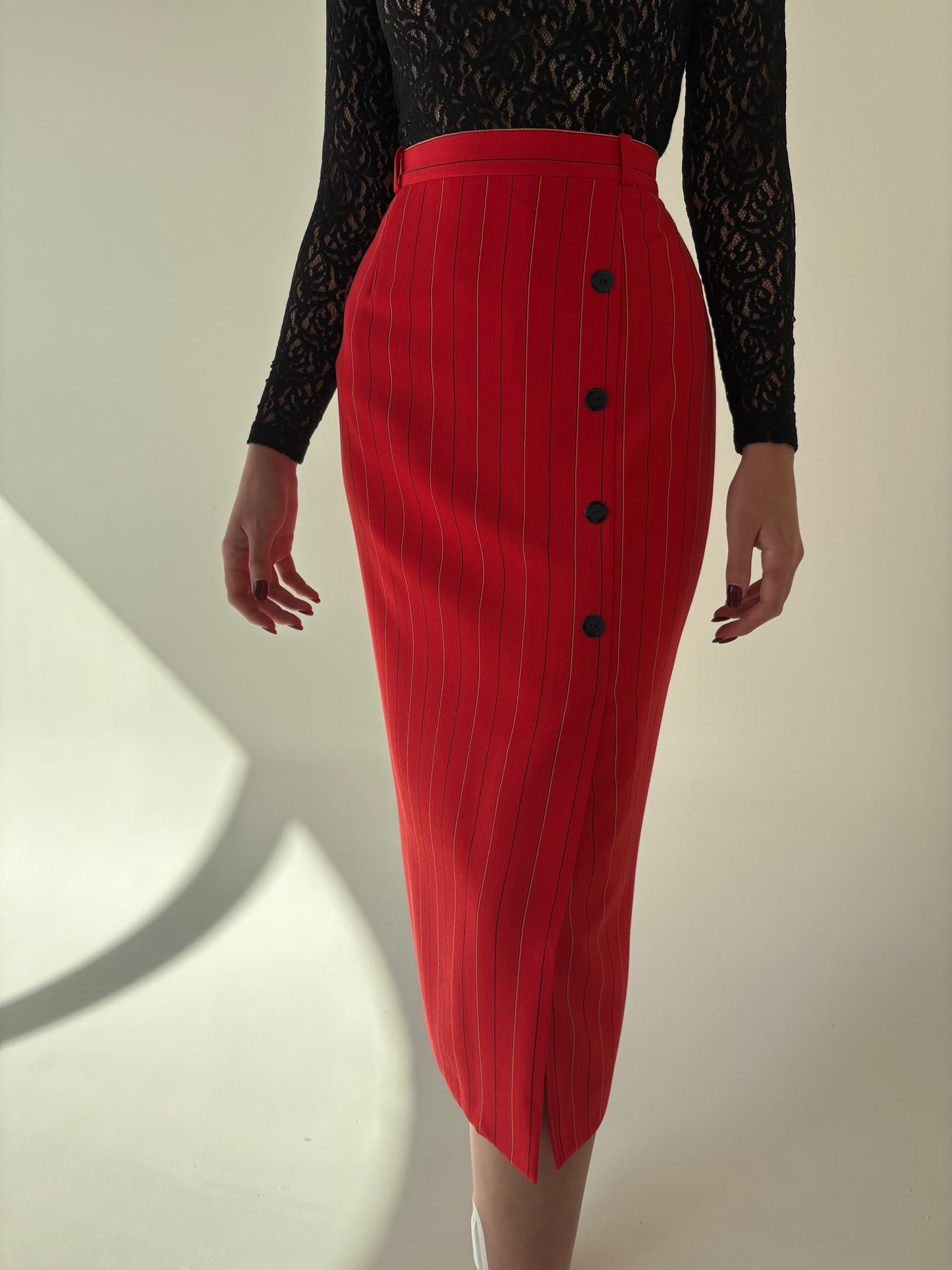 Fustă cherry red midi spre maxi din stofă de lana extrafina cu dungi fine