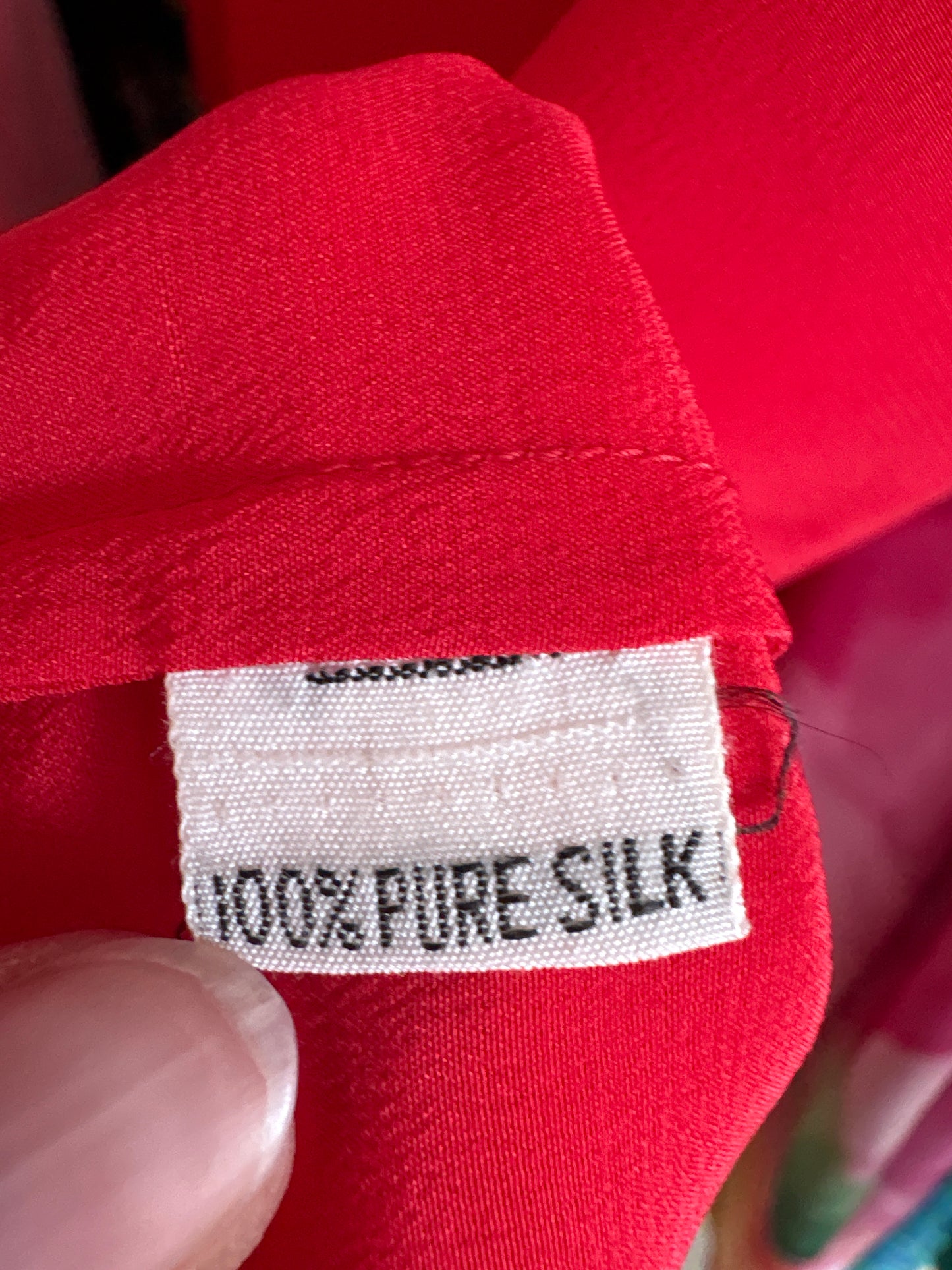 Top electric coral red din mătase naturală în croi minimalist