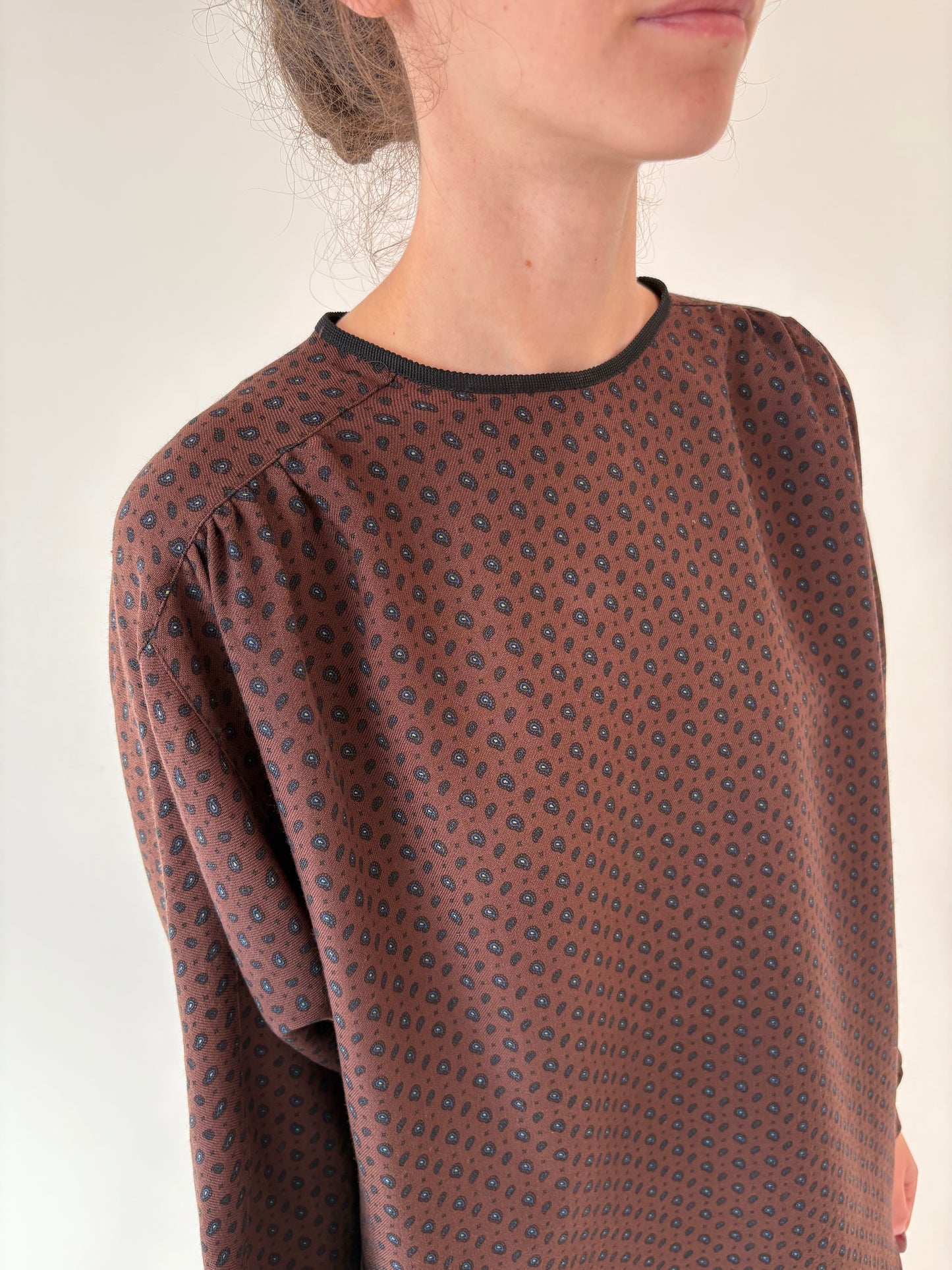 Bluză vintage chocolate brown din lana extrafina cu bust ușor drapat