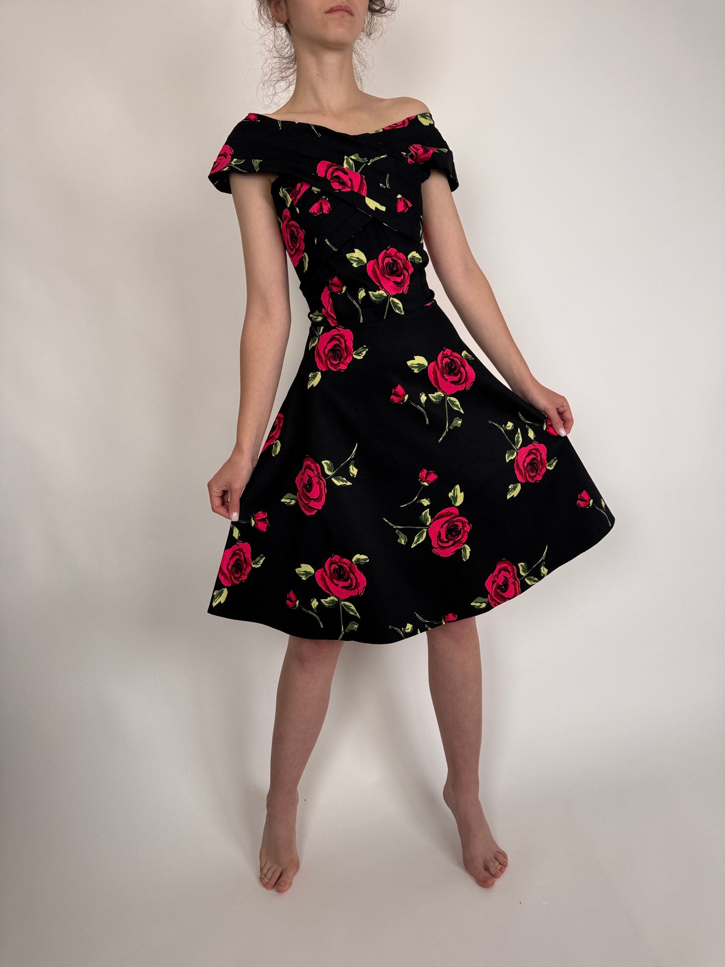 LBD vintage în croi de ani 50 din bumbac cu ținuta modelator
