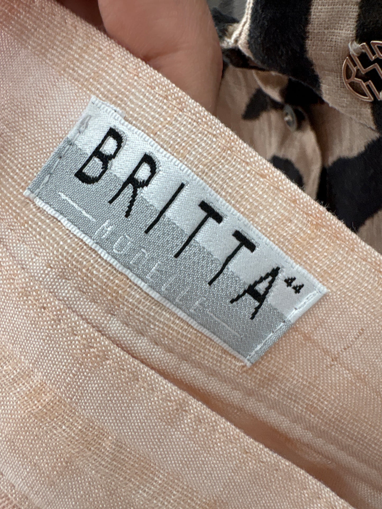 Pantaloni capri din panzica de in cu pense și talie ultra înaltă