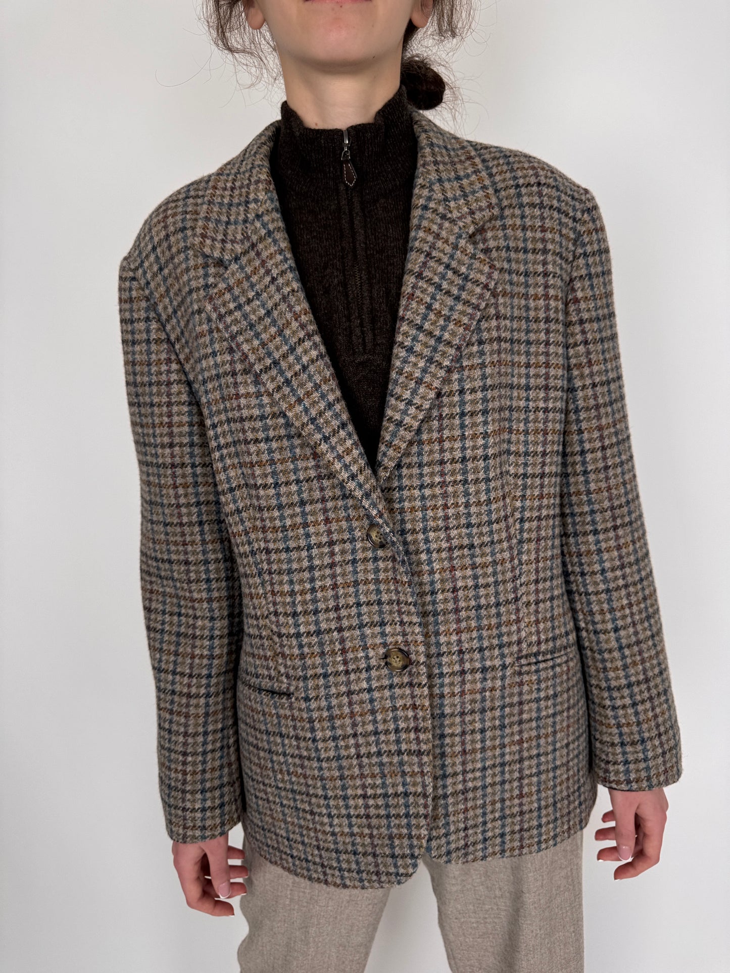 Sacou dark nude în carouri din tweed gros de lana