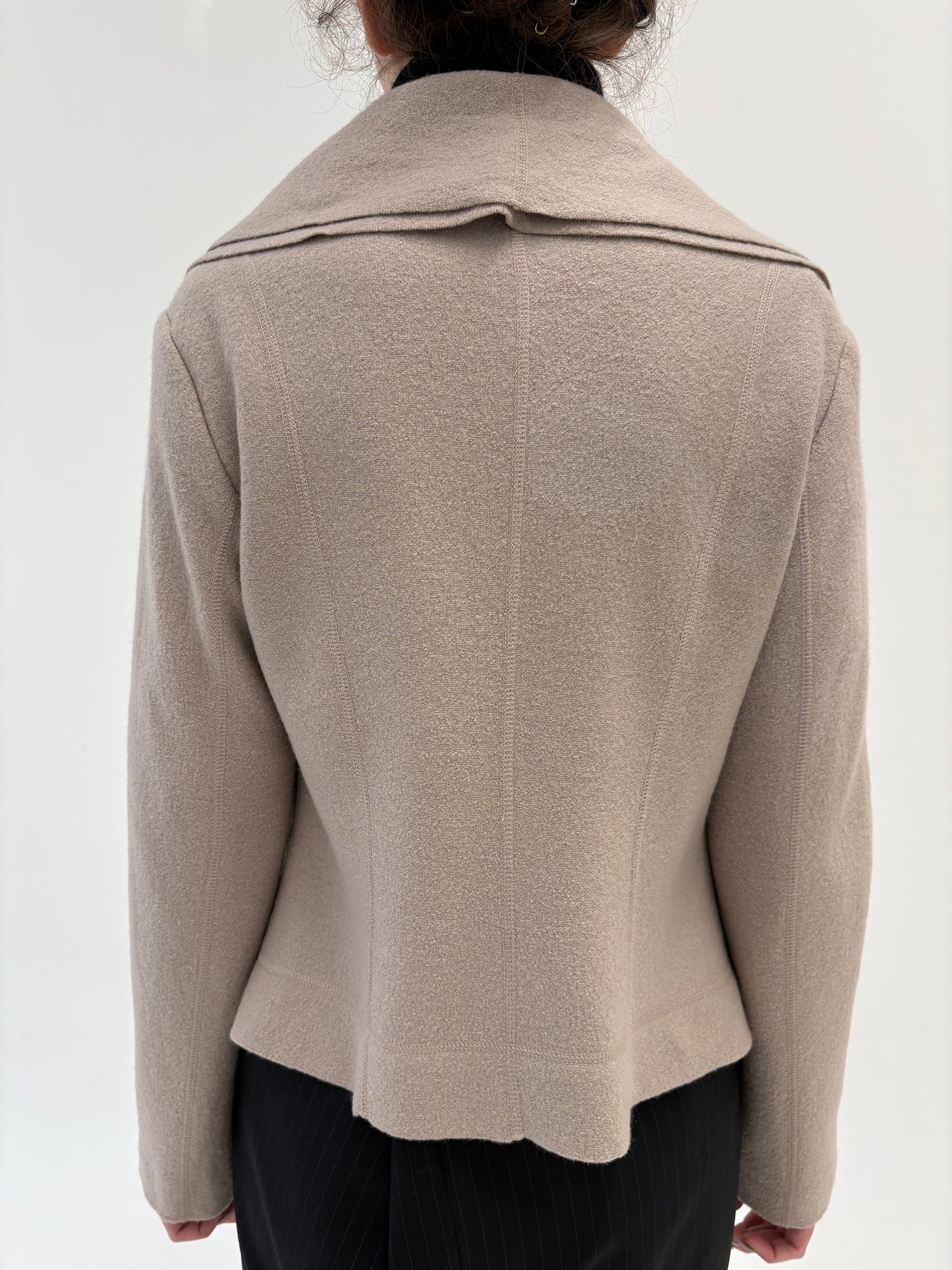 Sacou luxury Marc Cain cambrat pink nude din lana extrafina