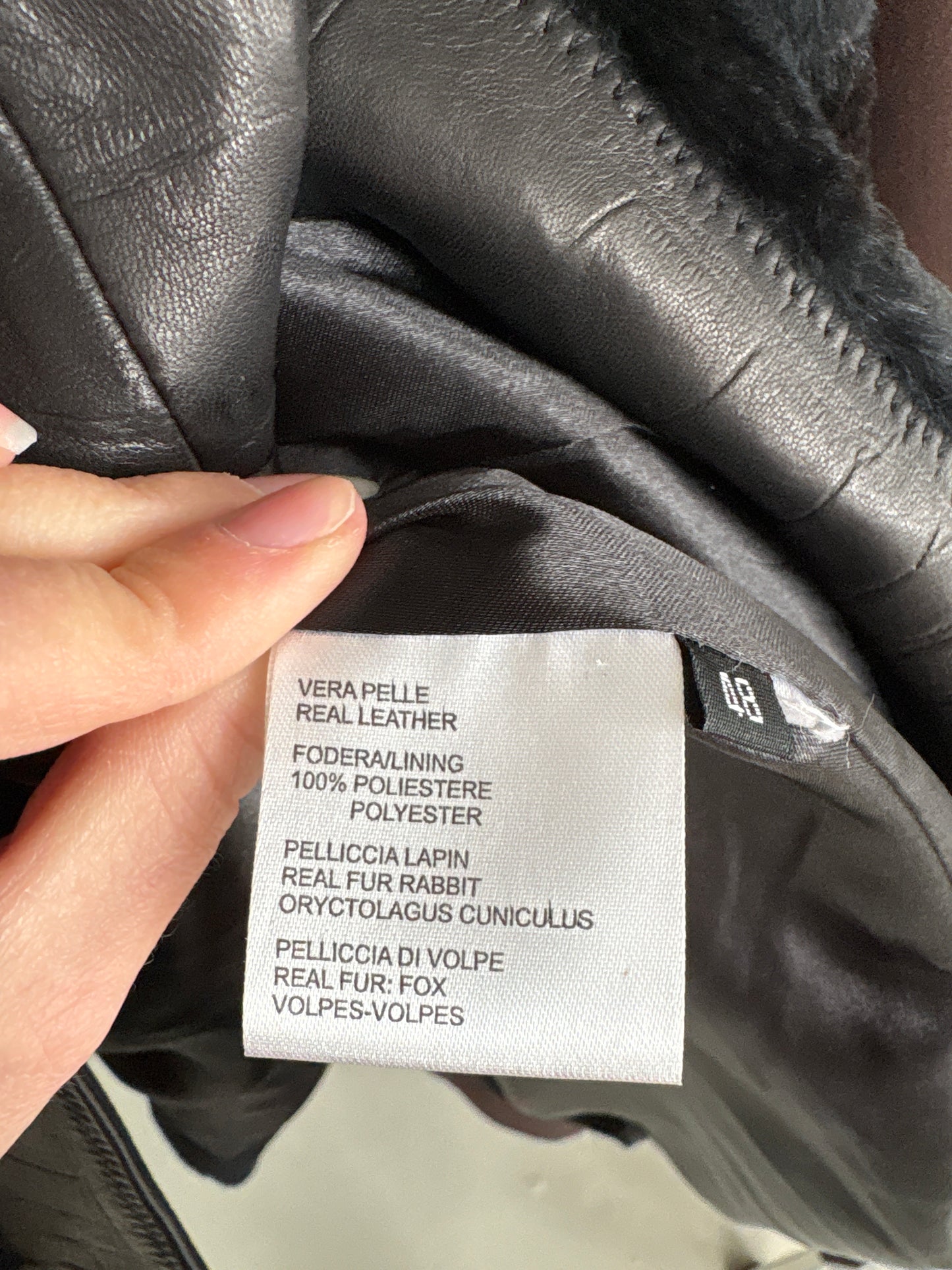 Blană naturală neagră cu guler de vulpe și inserții din piele naturală