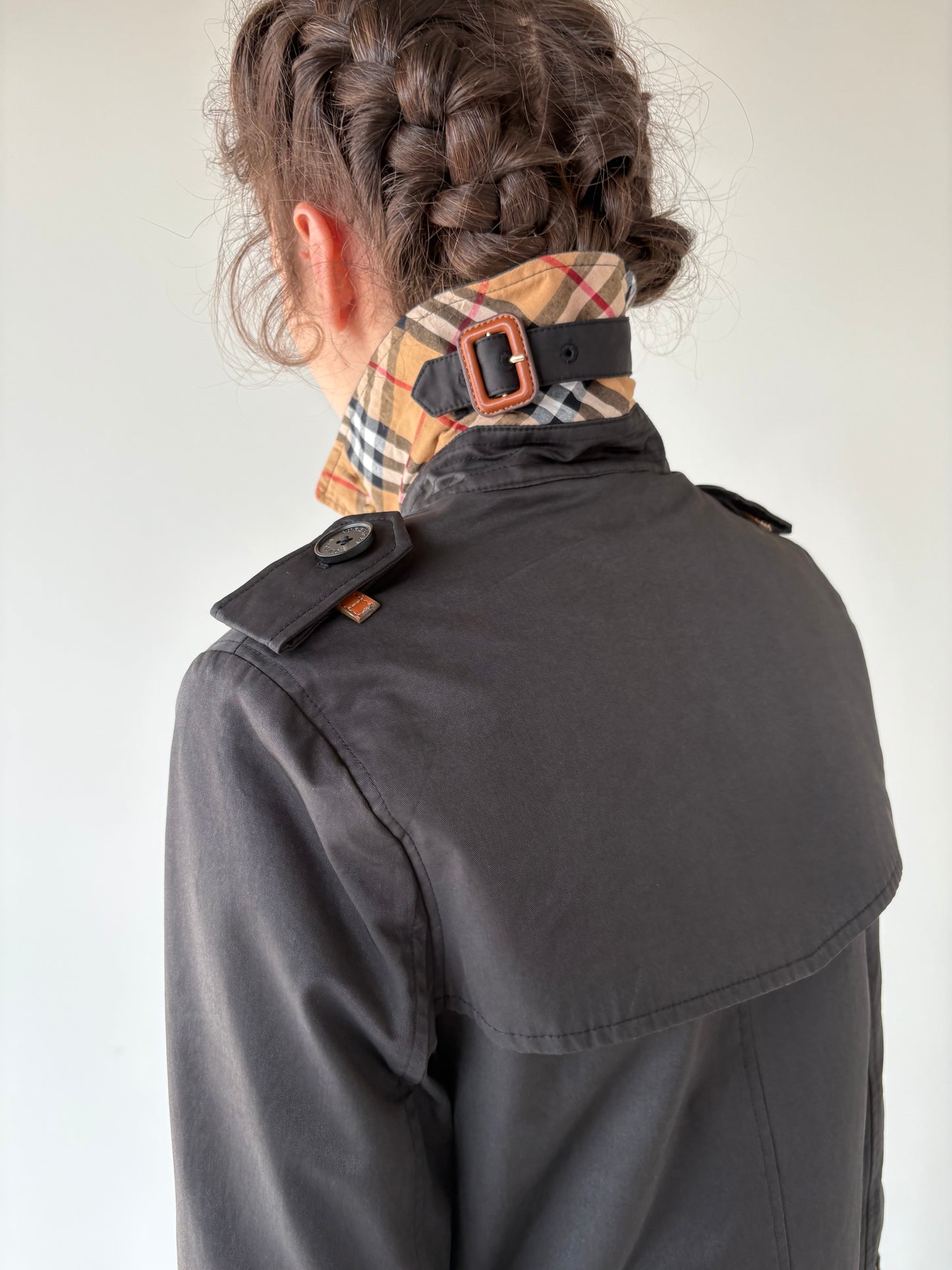 Trench negru Burberry impermeabil cu aplicații din piele naturală