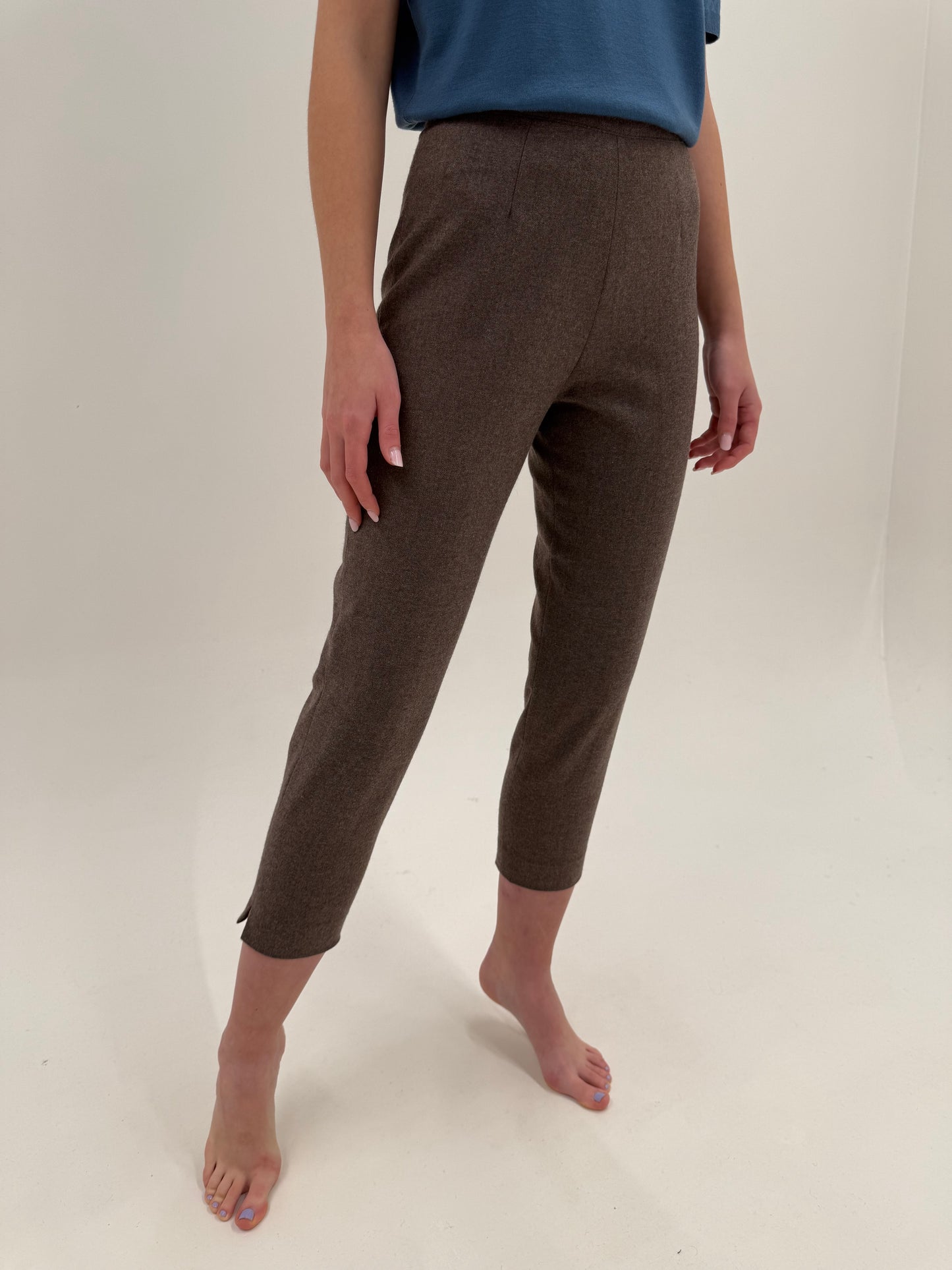 Pantaloni petite țigaretă taupe brown din lana extrafina cu talie ultra înaltă