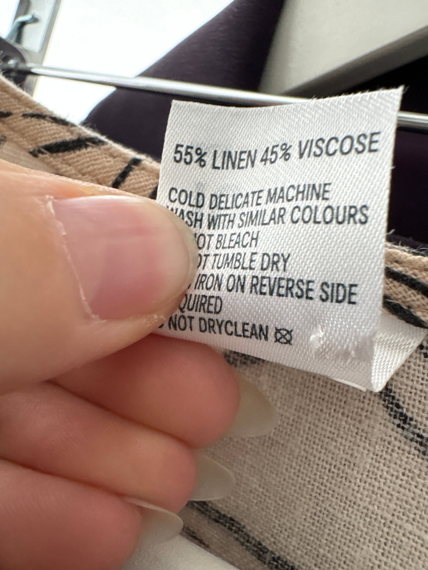 Rochie maxi nude din pânză de in și vascoza cu buzunare și print organic