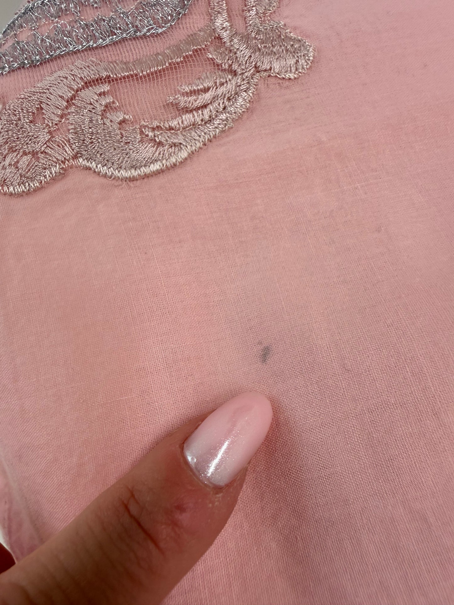 Deux piece petite asiatic roz pudrat din museline brodat cu fir argintiu