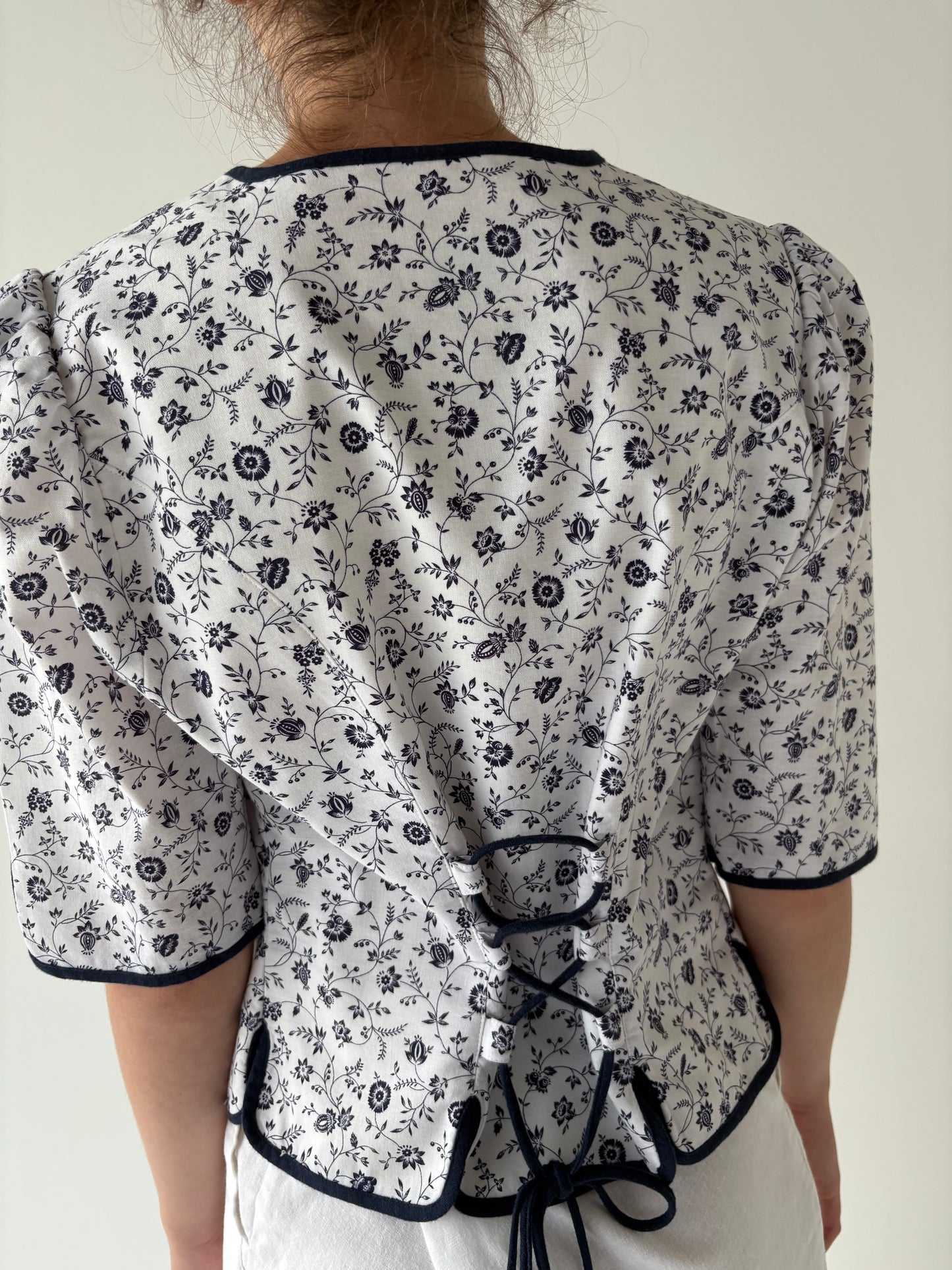 Sacou vintage cambrat cu influențe Navy și talie reglabilă