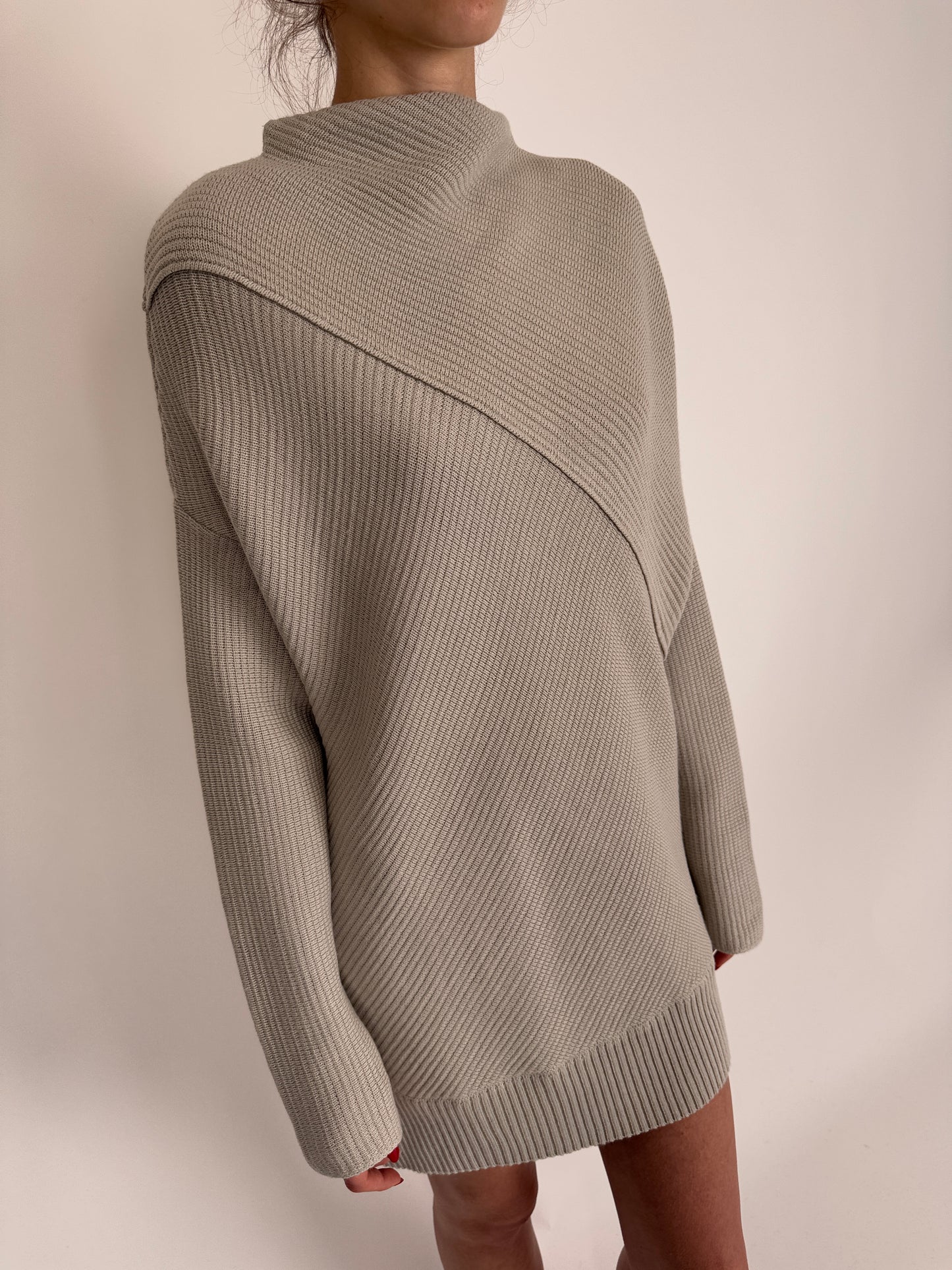 Pulover lung/ rochie off white din lana extrafina de gramaj super mare