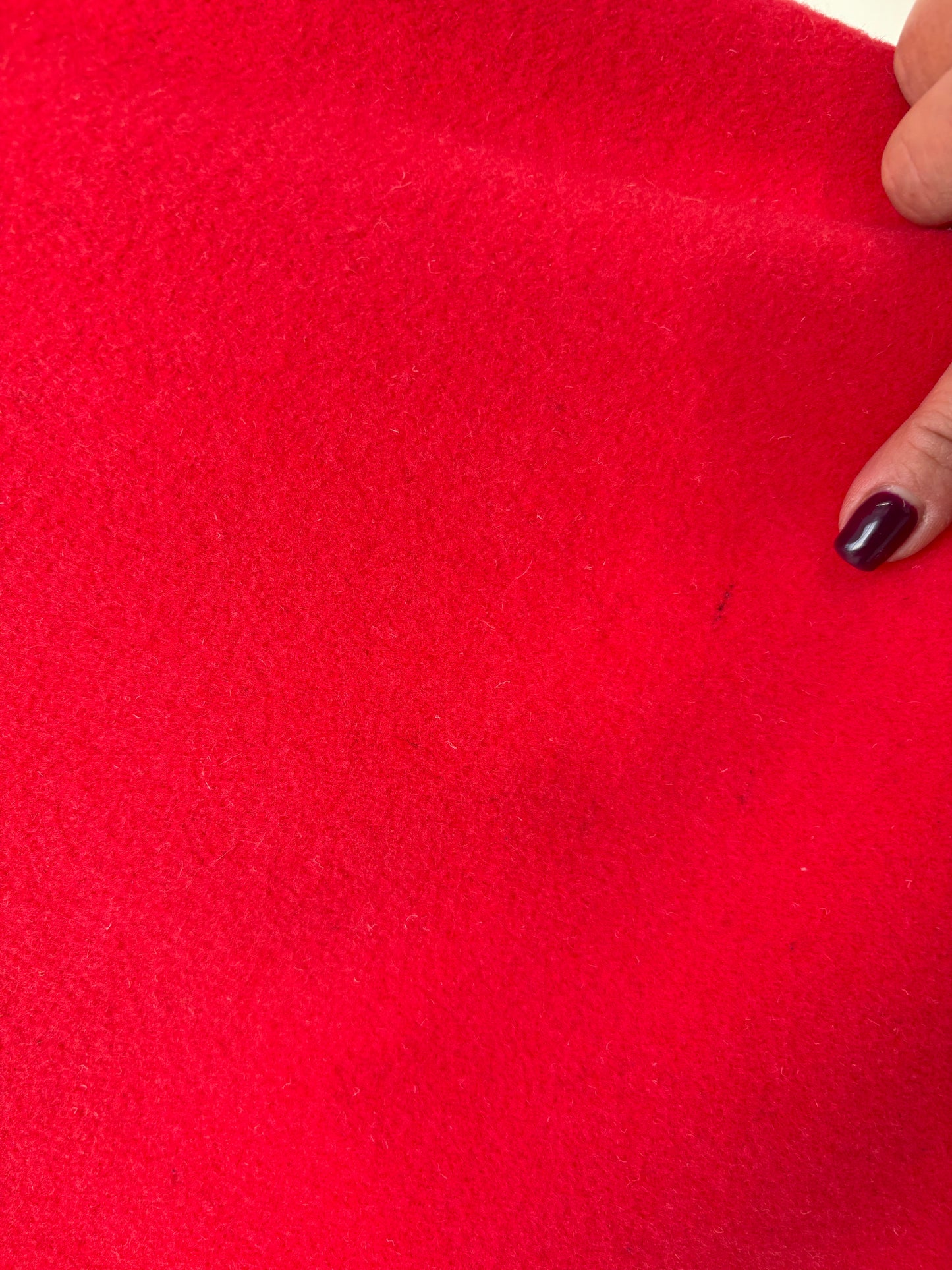 Capa rasberry red din stofă de lana extrafina cu pene naturale