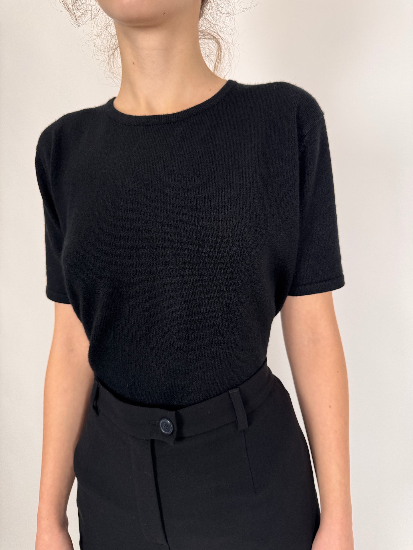 Top negru din lana extrafina