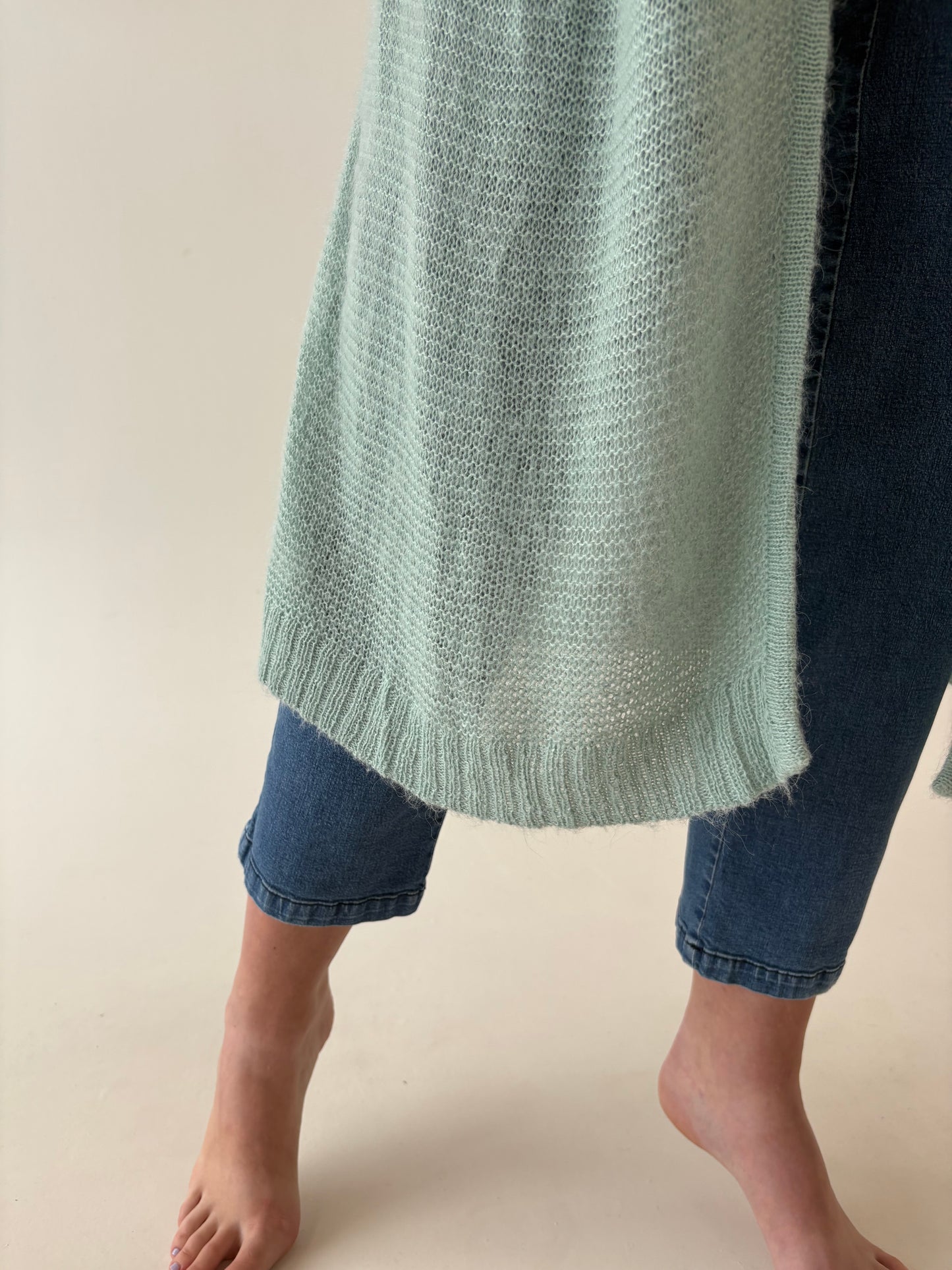 Cardigan lung mint green din baby mohair