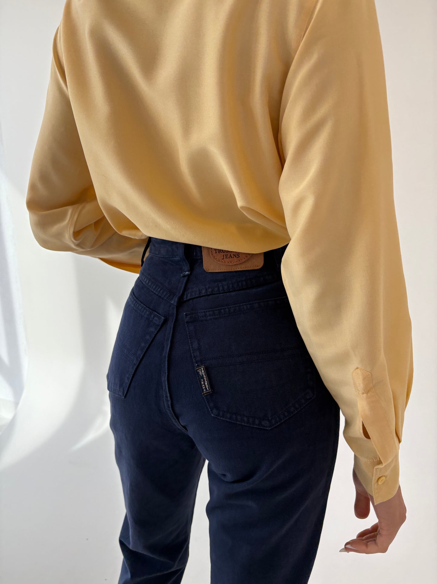 Jeans vintage luxury Trussardi dark wash in croi mom fit cu talie ultra înaltă
