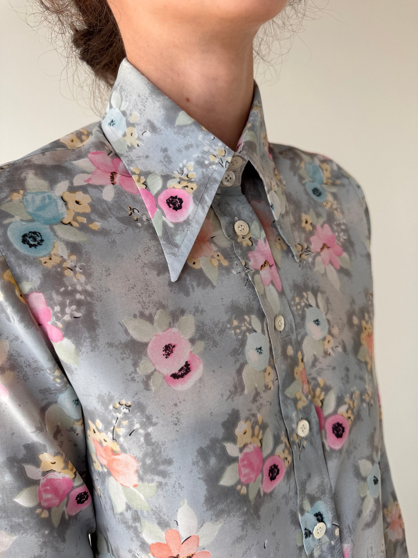 Cămașa vintage cu print floral din mătase naturală ușor texturată