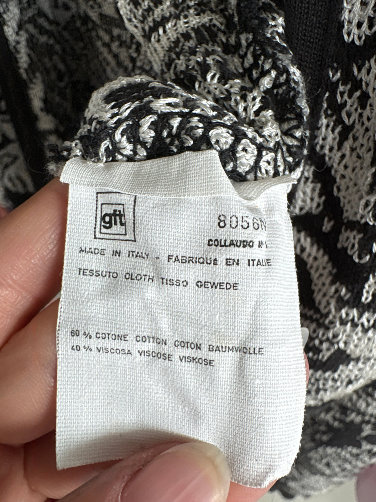 Cardigan tip jachetă reglabil cu print alb negru de brand luxury vintage italian
