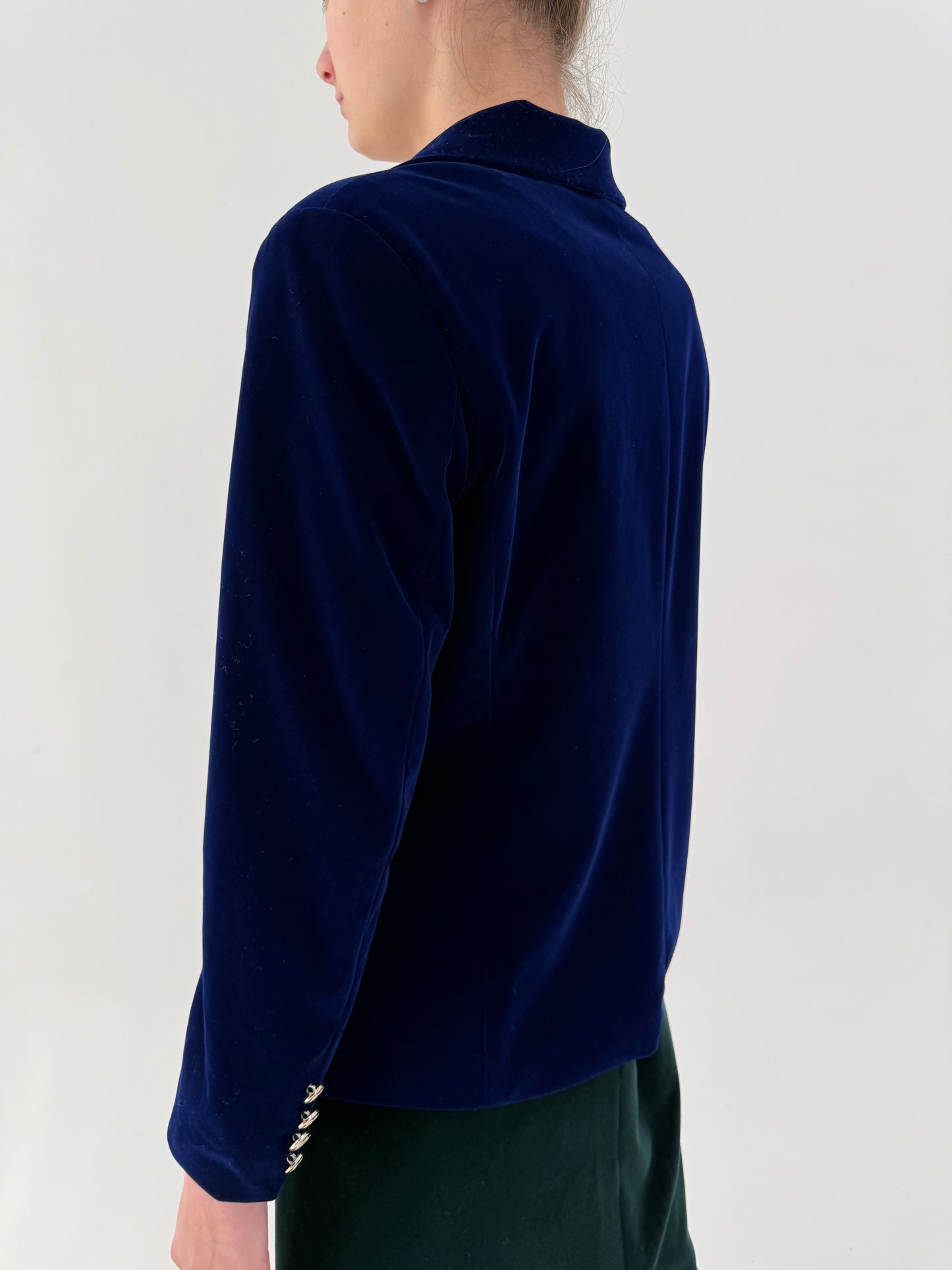 Sacou excepțional din catifea indigo blue cu închidere tip smoking