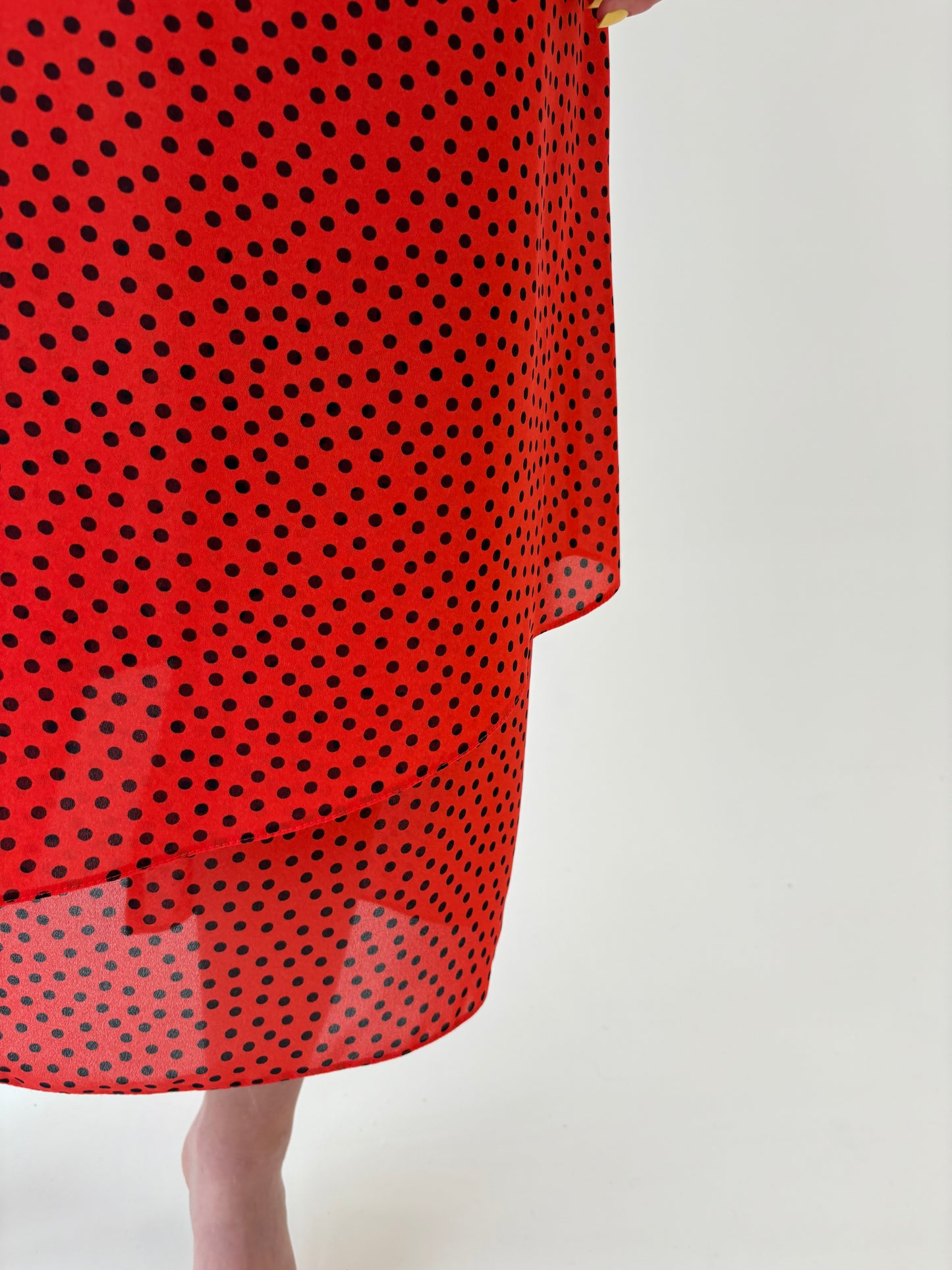 Rochie maxi vintage coral red cu buline în croi minimalist