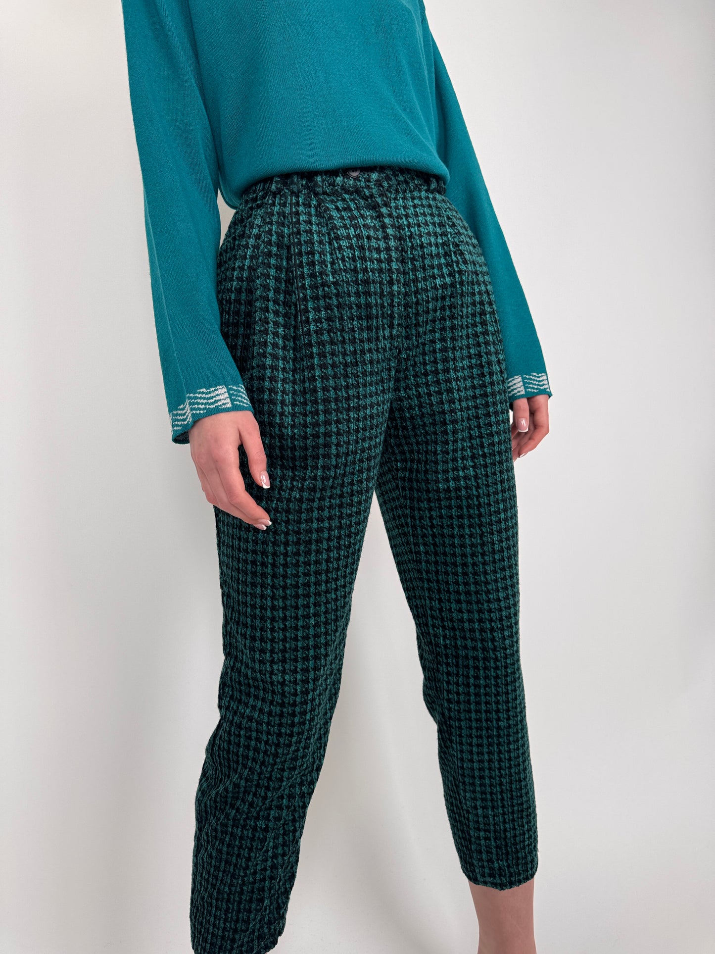 Pantaloni din catifea de bumbac pied du coq cu talie ultra înaltă și pense