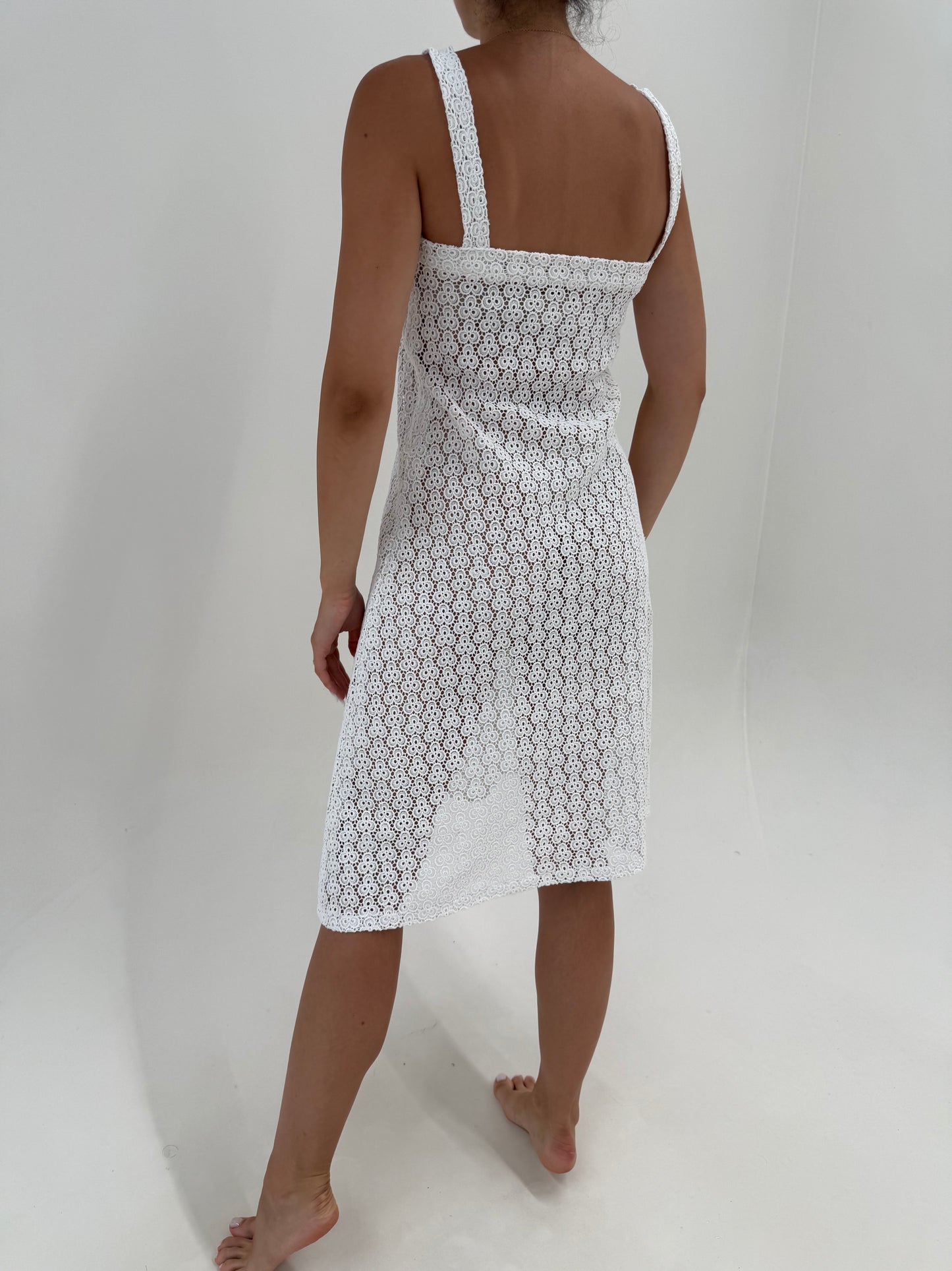 Rochie bijuterie din macrame fin lucrat manual în croi minimalist