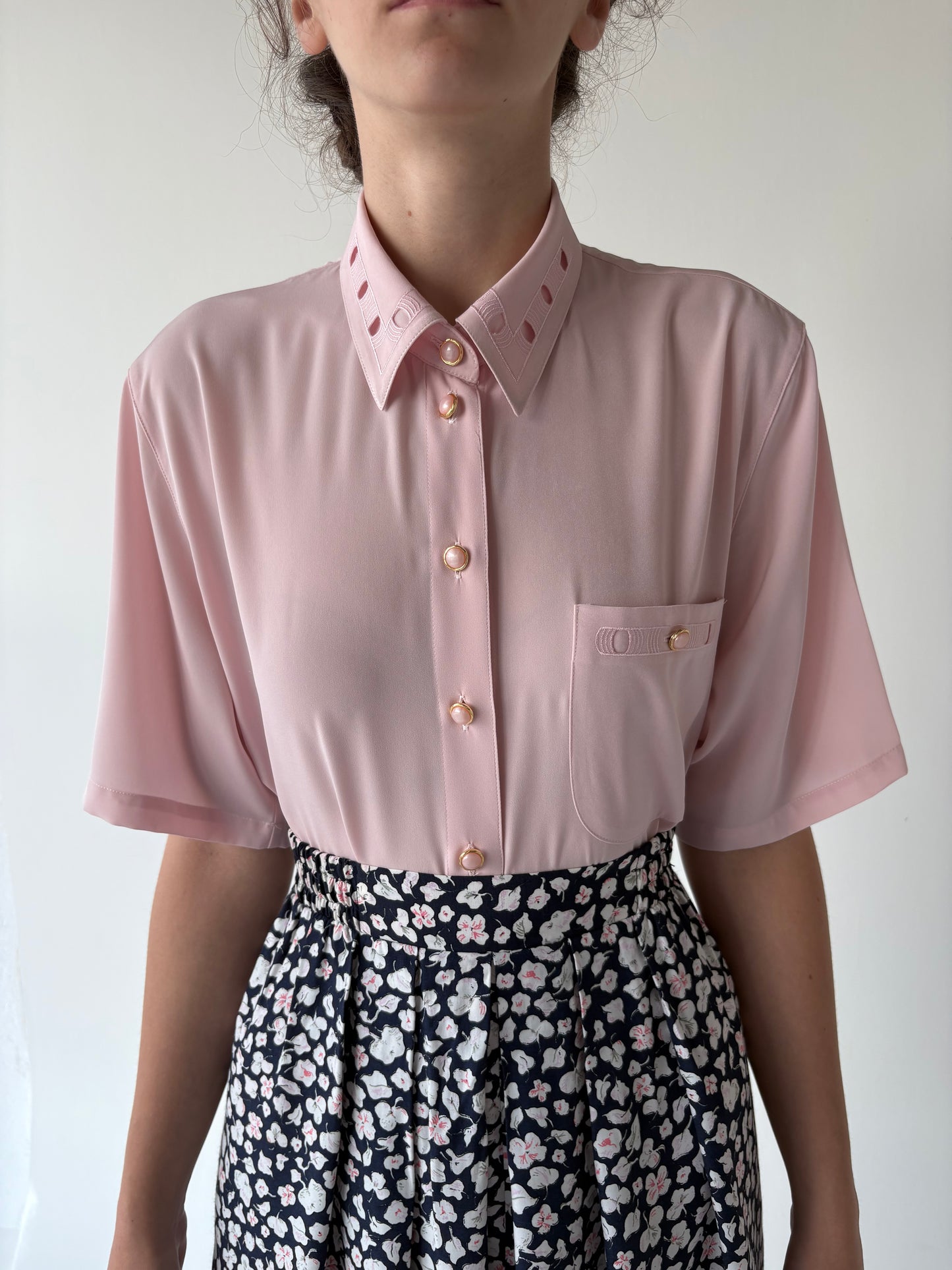 Cămașa vintage roz pudrat cu broderie anglaise