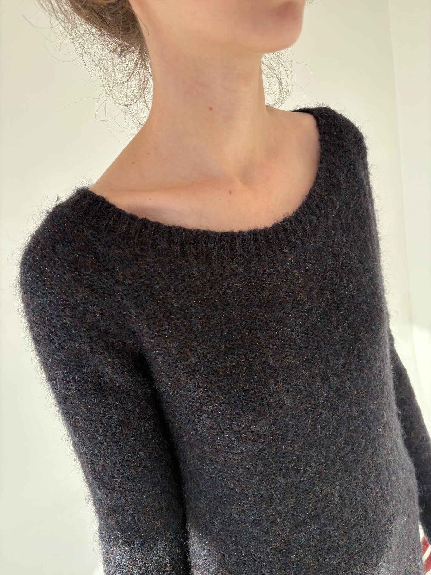 Pulover tall în croi chic modern ușor deconstruit din baby mohair