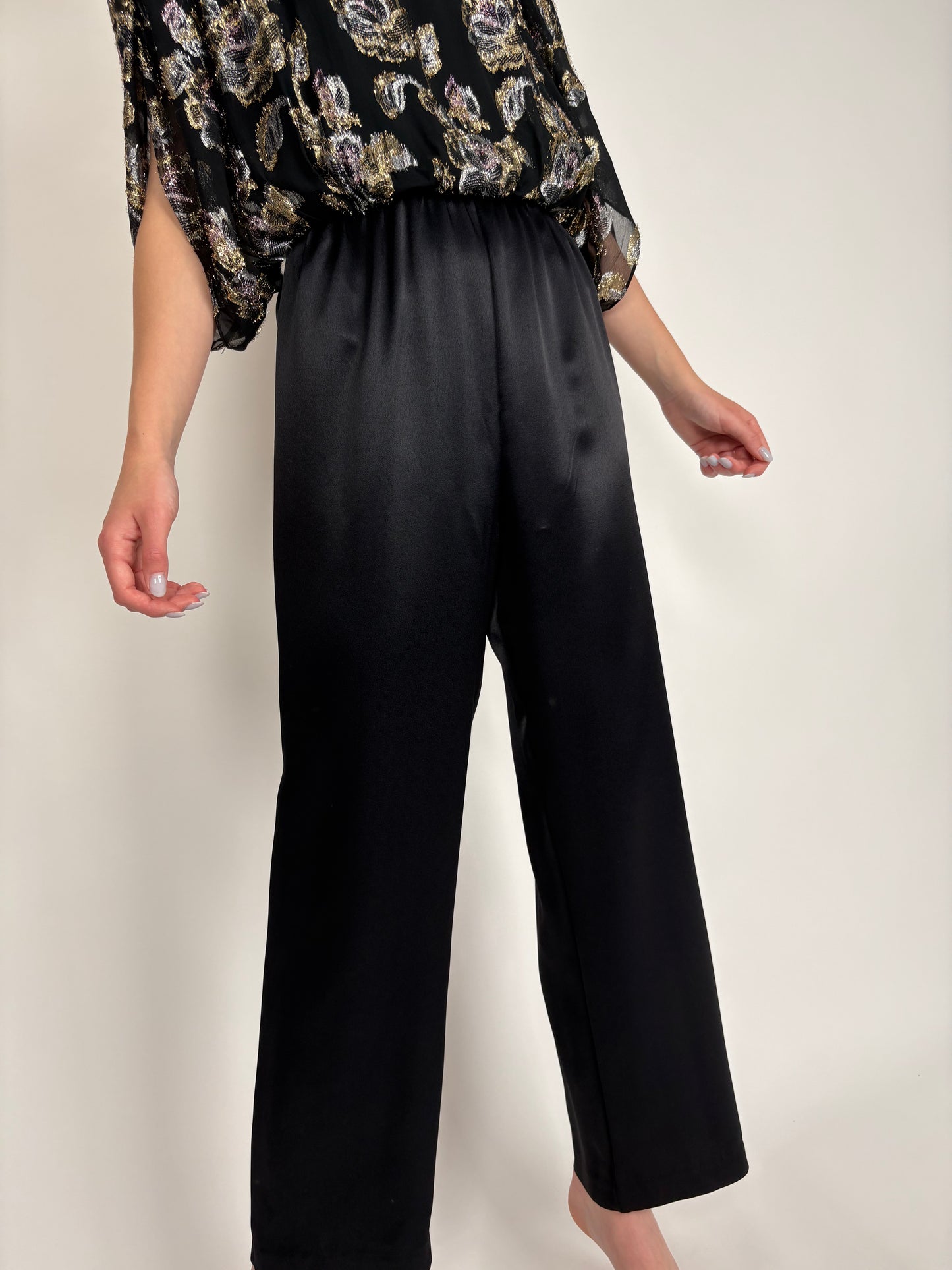Salopetă vintage neagră tip capa și pantaloni spre palazzo