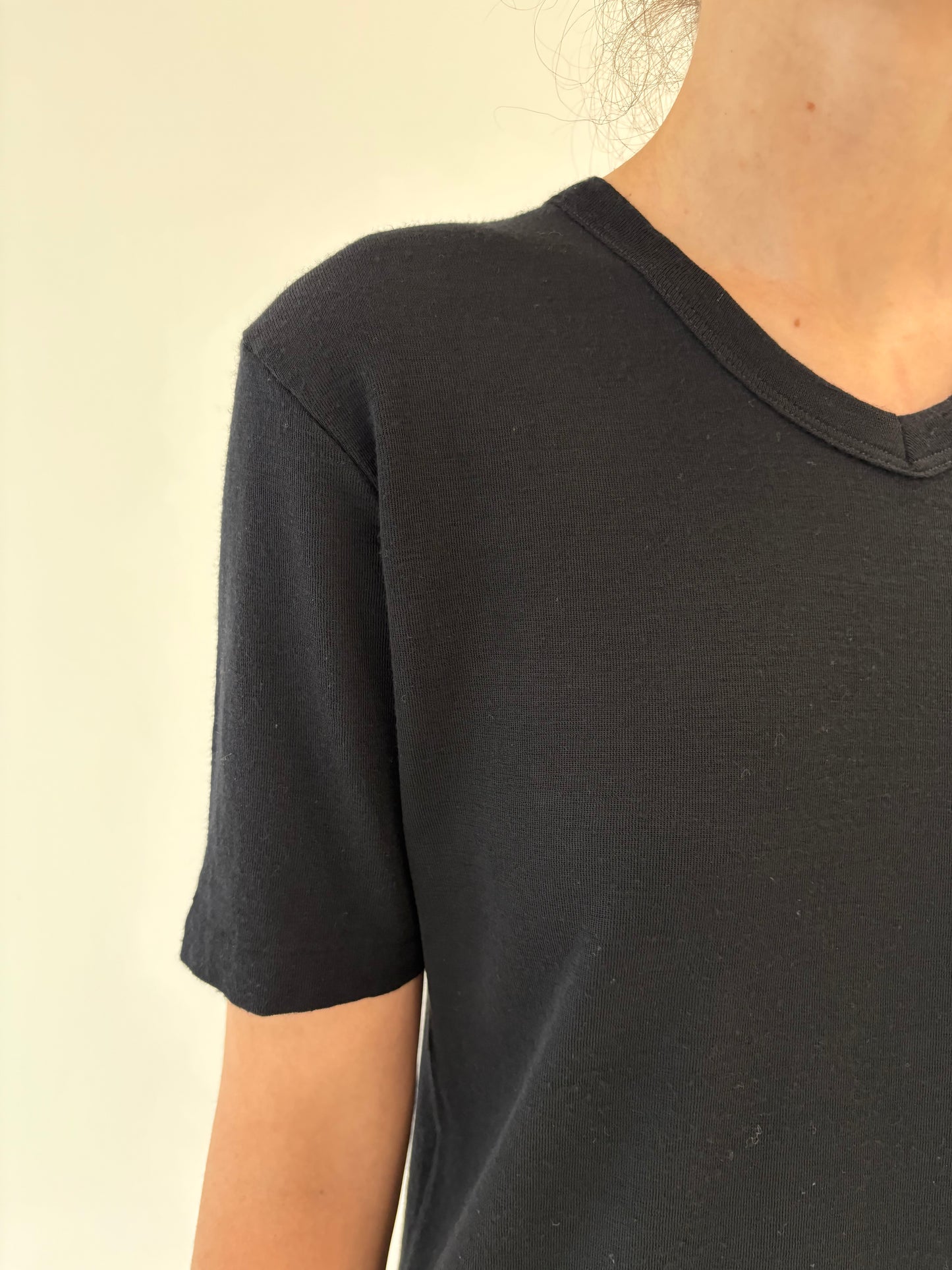 Top negru italian din lana extrafina